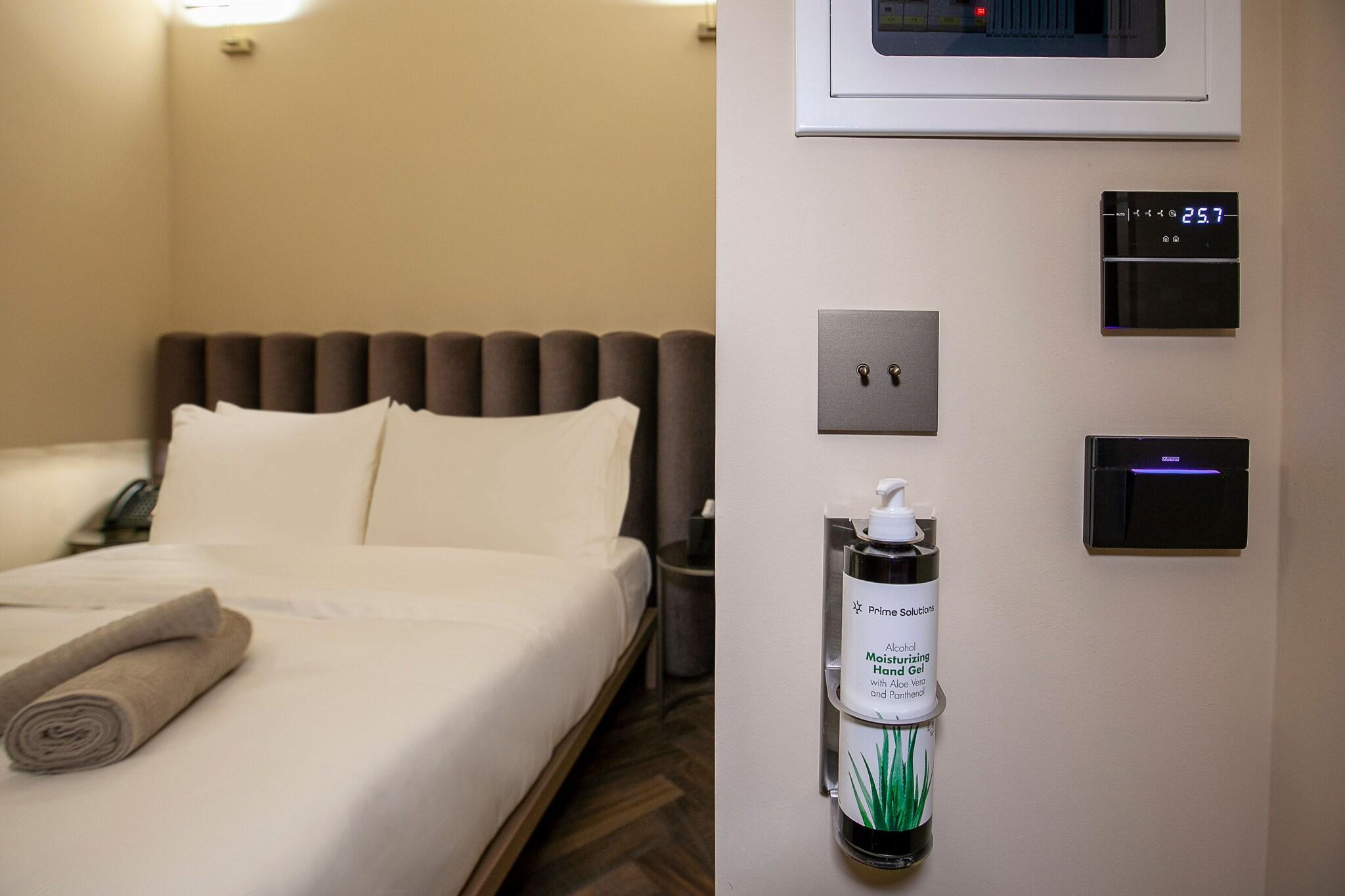 Double Classic Queen Bed