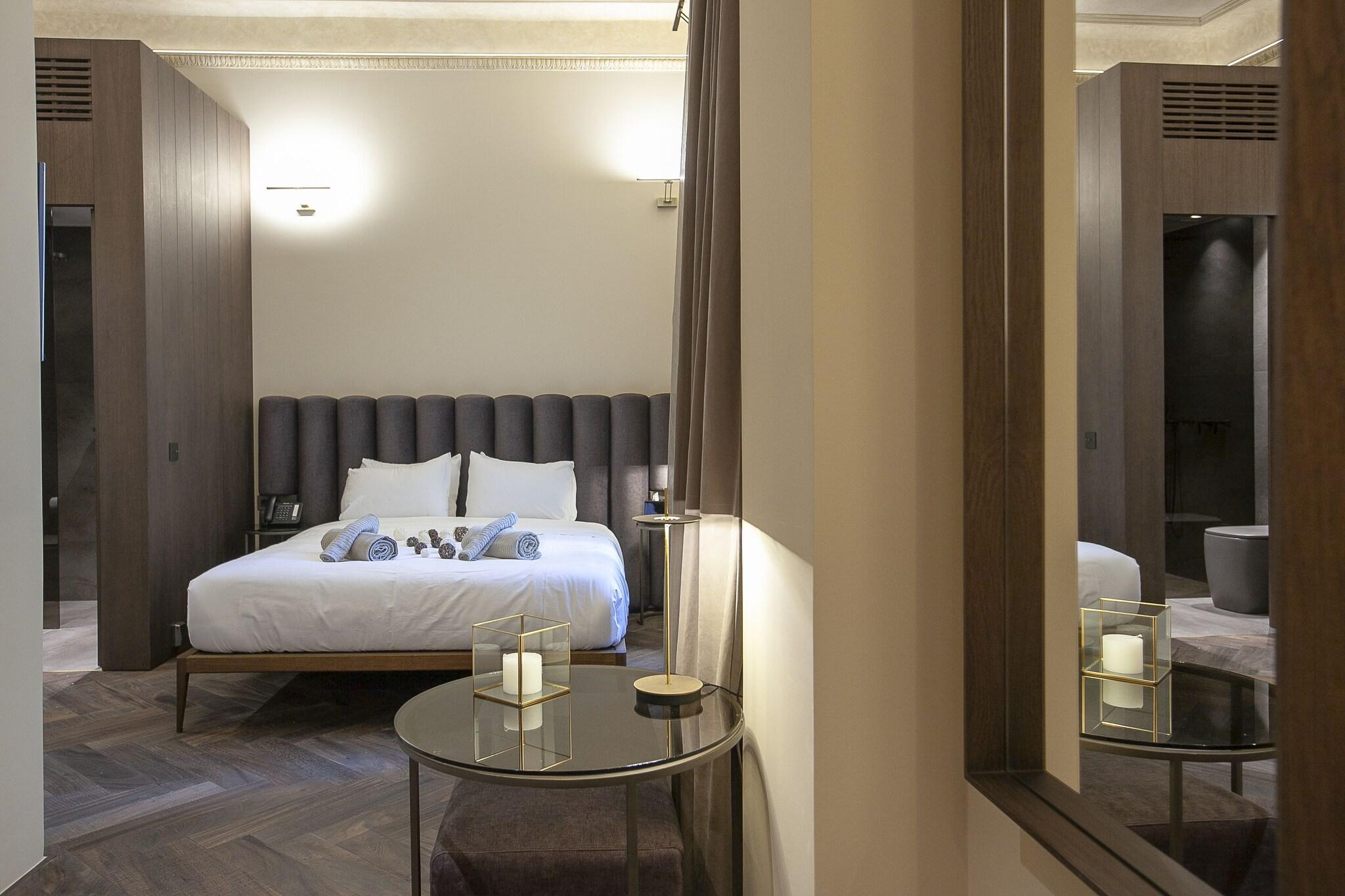 Double Classic Queen Bed