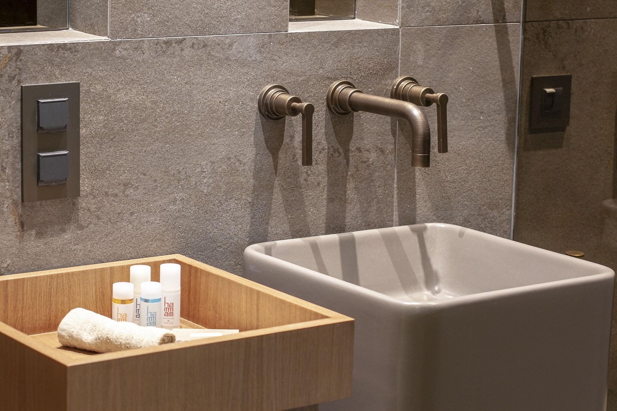 Double Superior Queen Bed