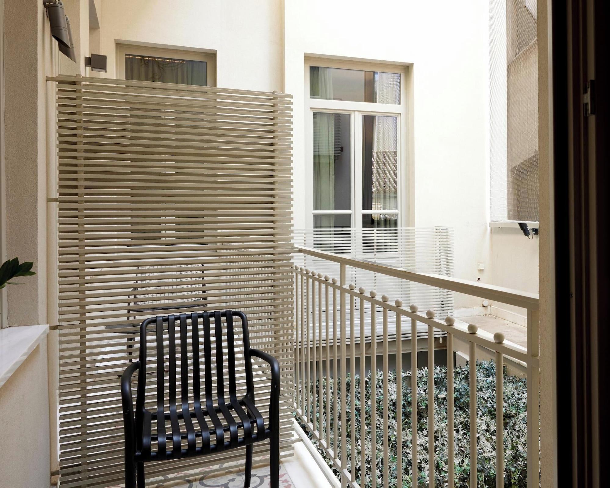 Double Classic Queen Bed