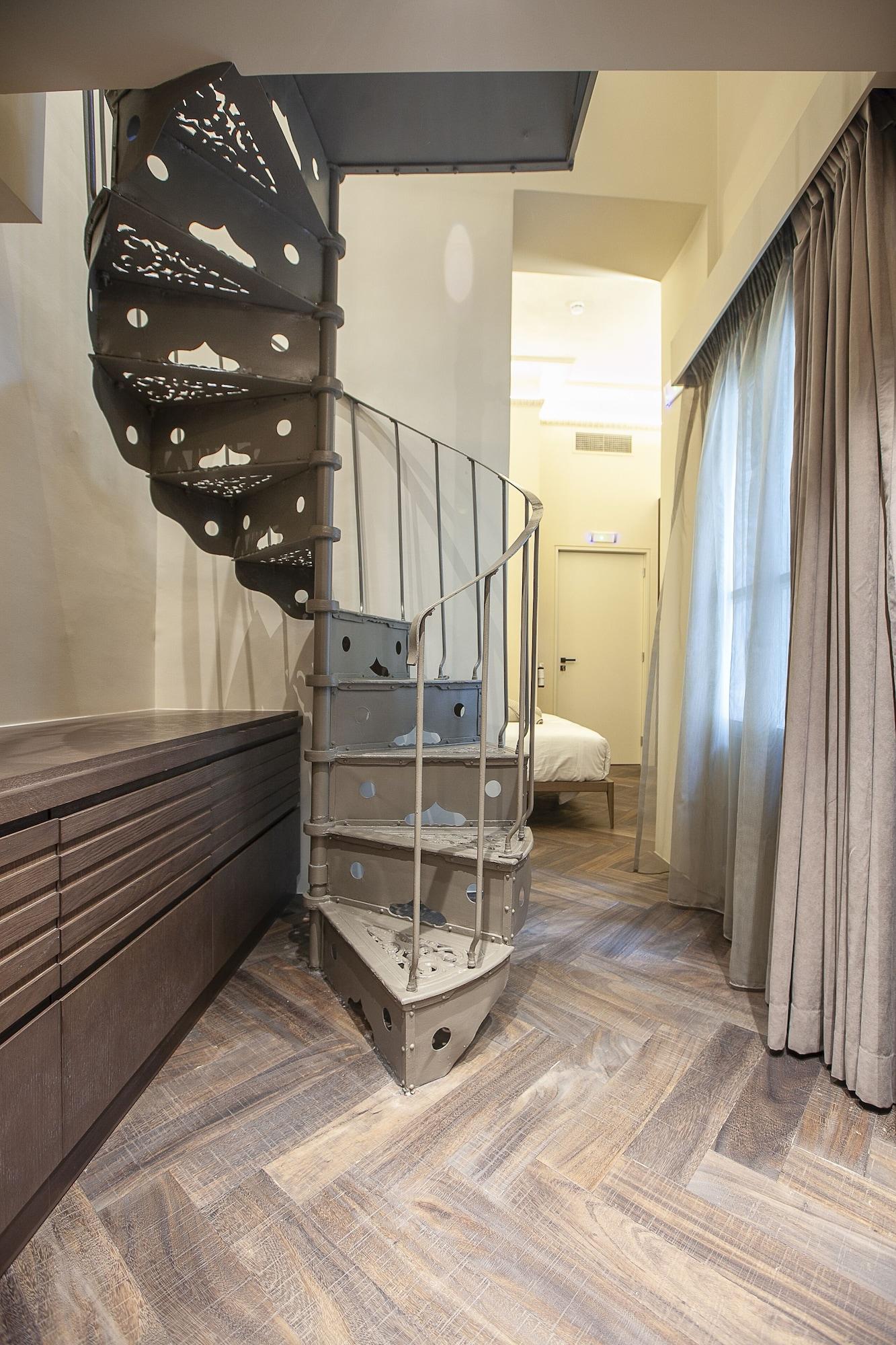 Double Classic Queen Bed