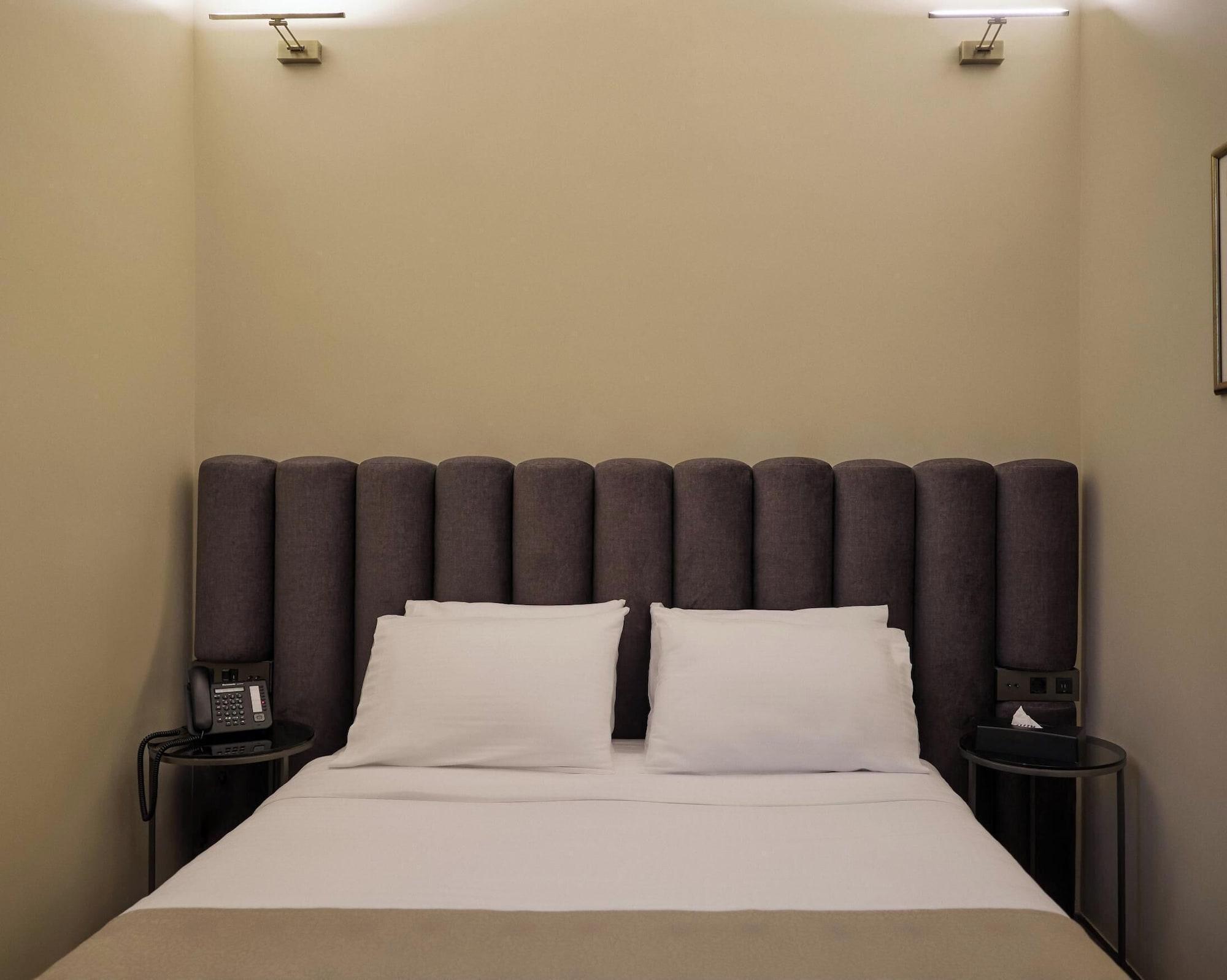 Double Classic Queen Bed