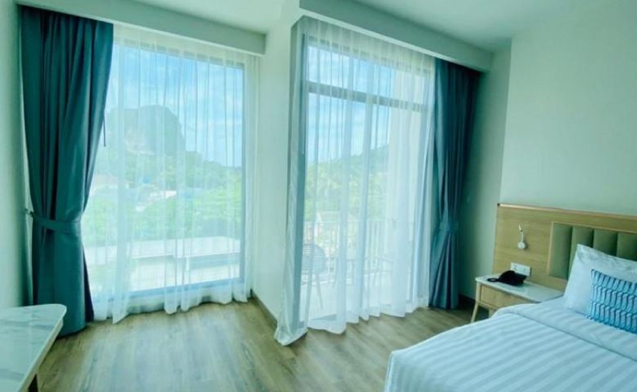 Double or Twin Deluxe