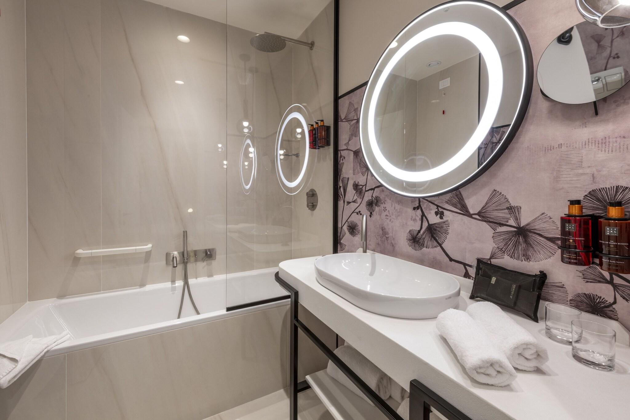 Suite Queen Size Bed