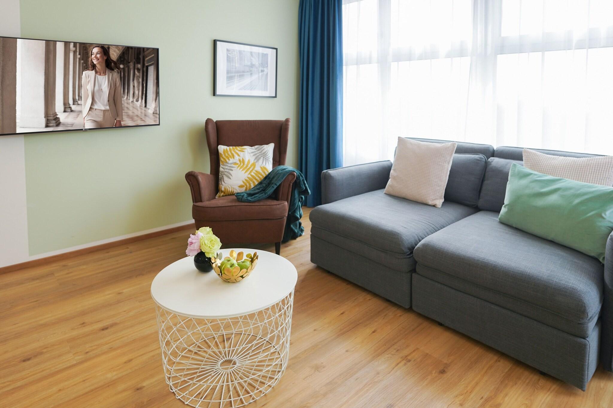 Apartment Queen Size Bed