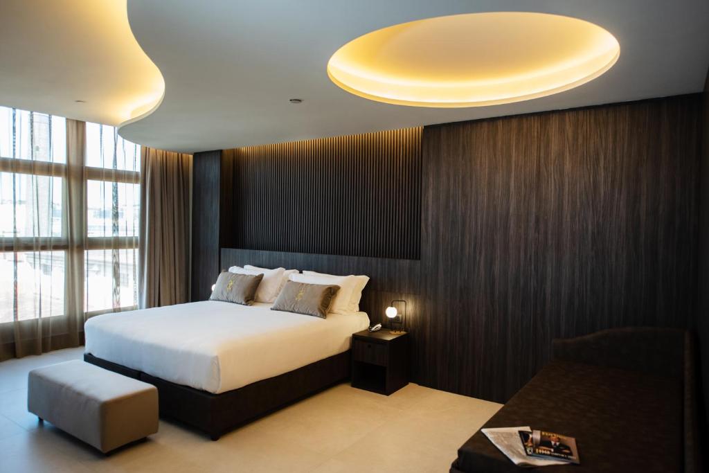 Double Deluxe One Bed