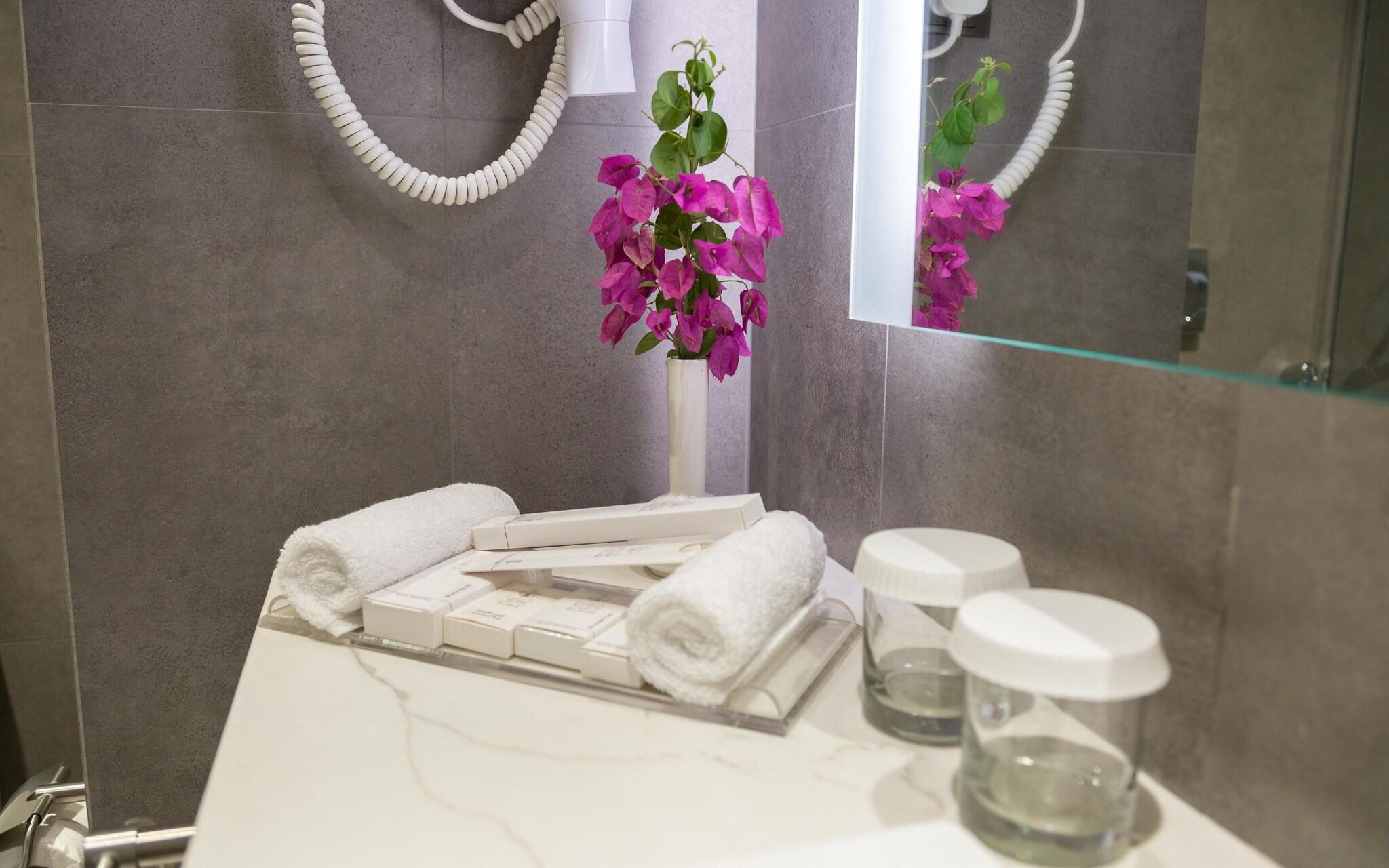 Twin Deluxe King Bed