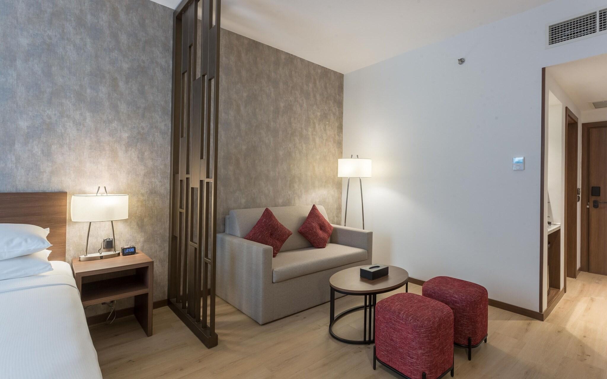 Twin Deluxe King Bed