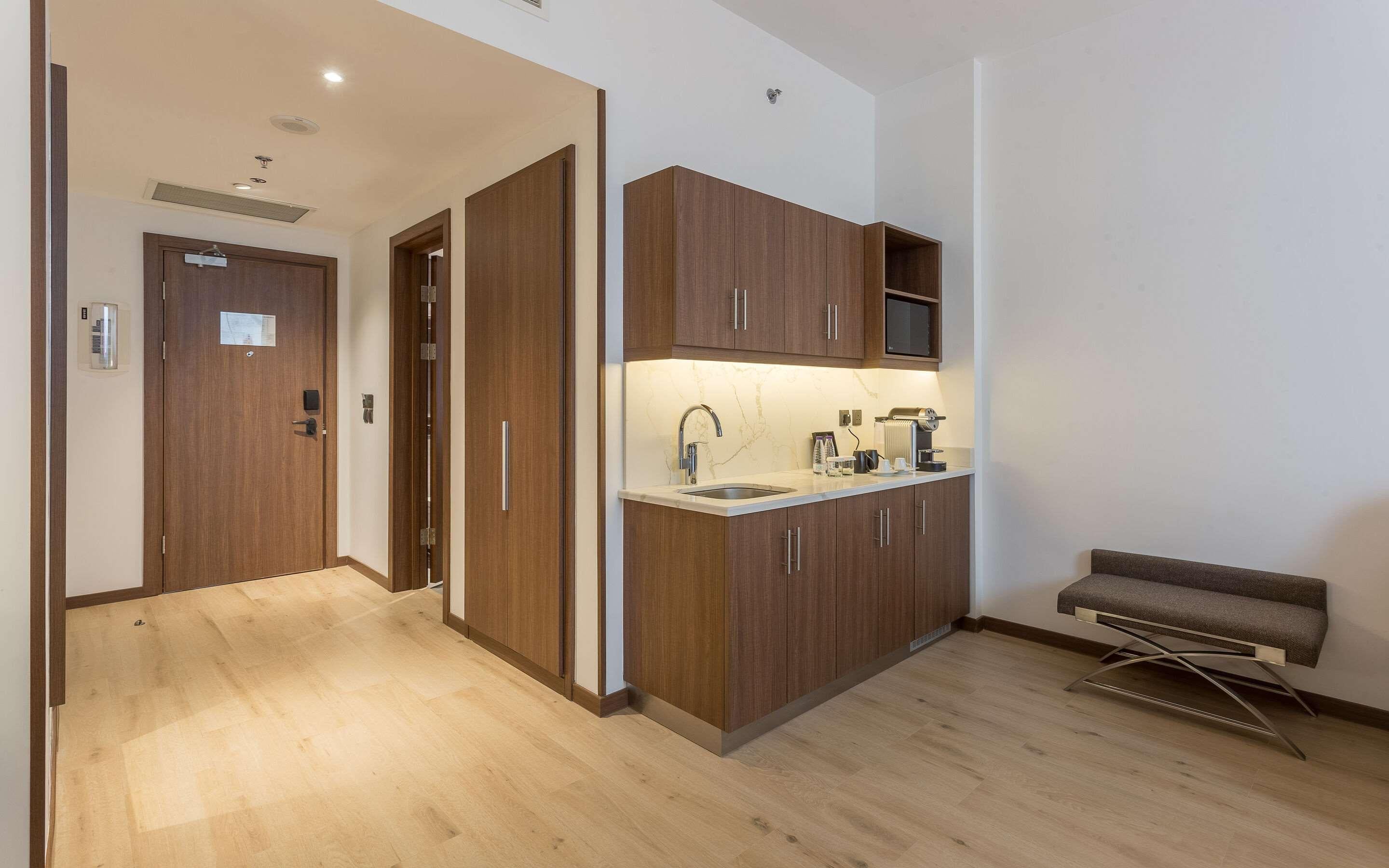 Suite Accessible King Size Bed