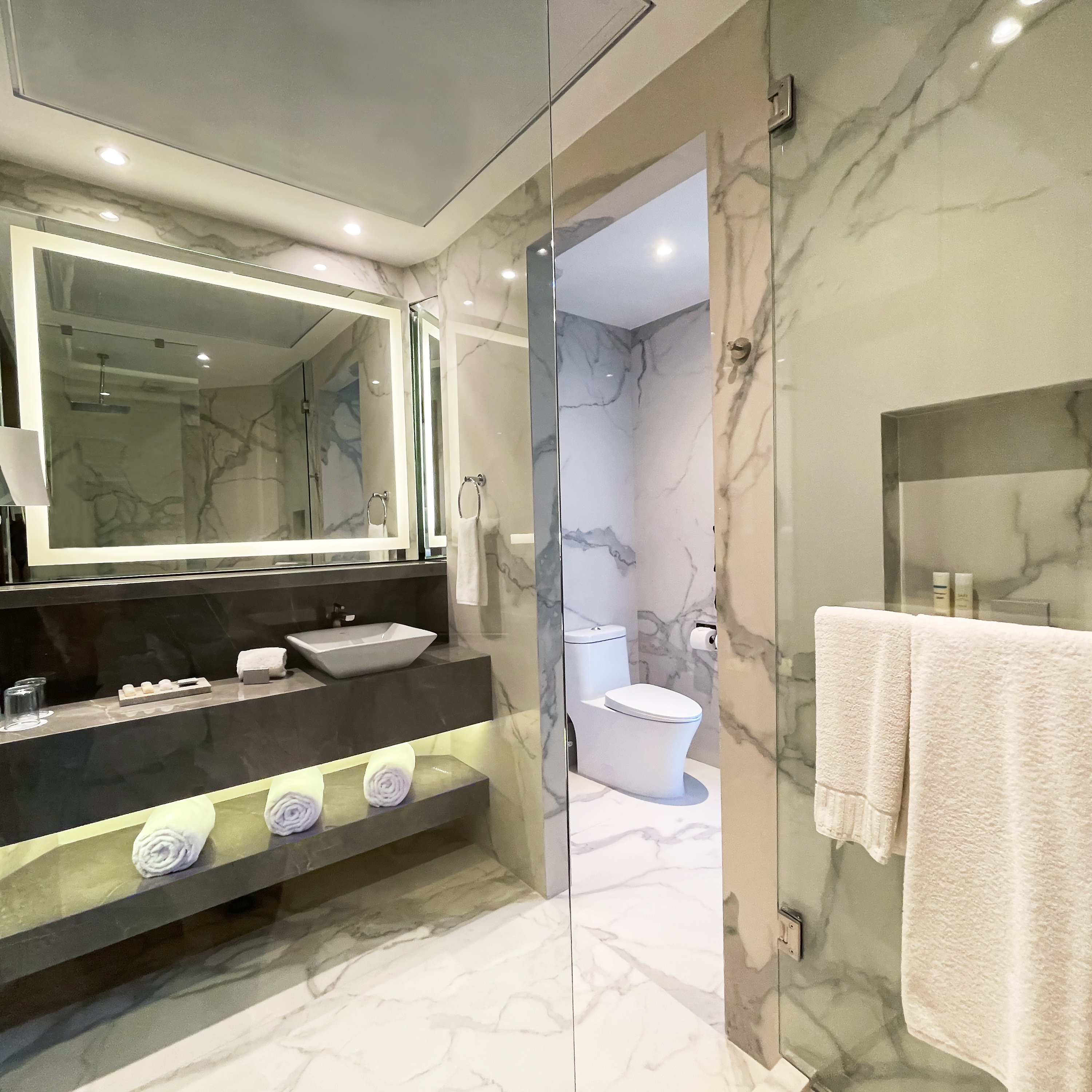 Double Deluxe King Bed