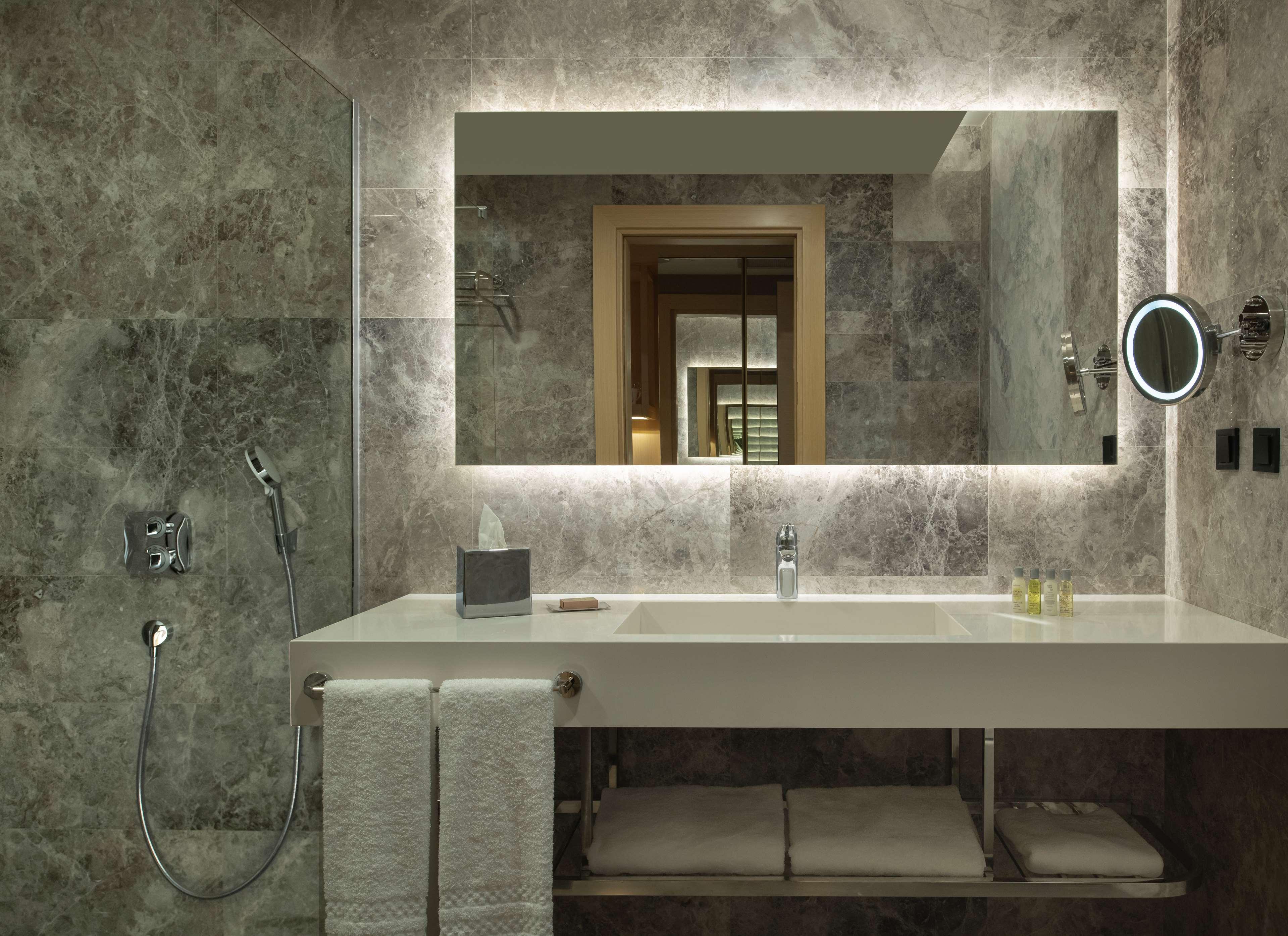 Twin Deluxe Mountain View