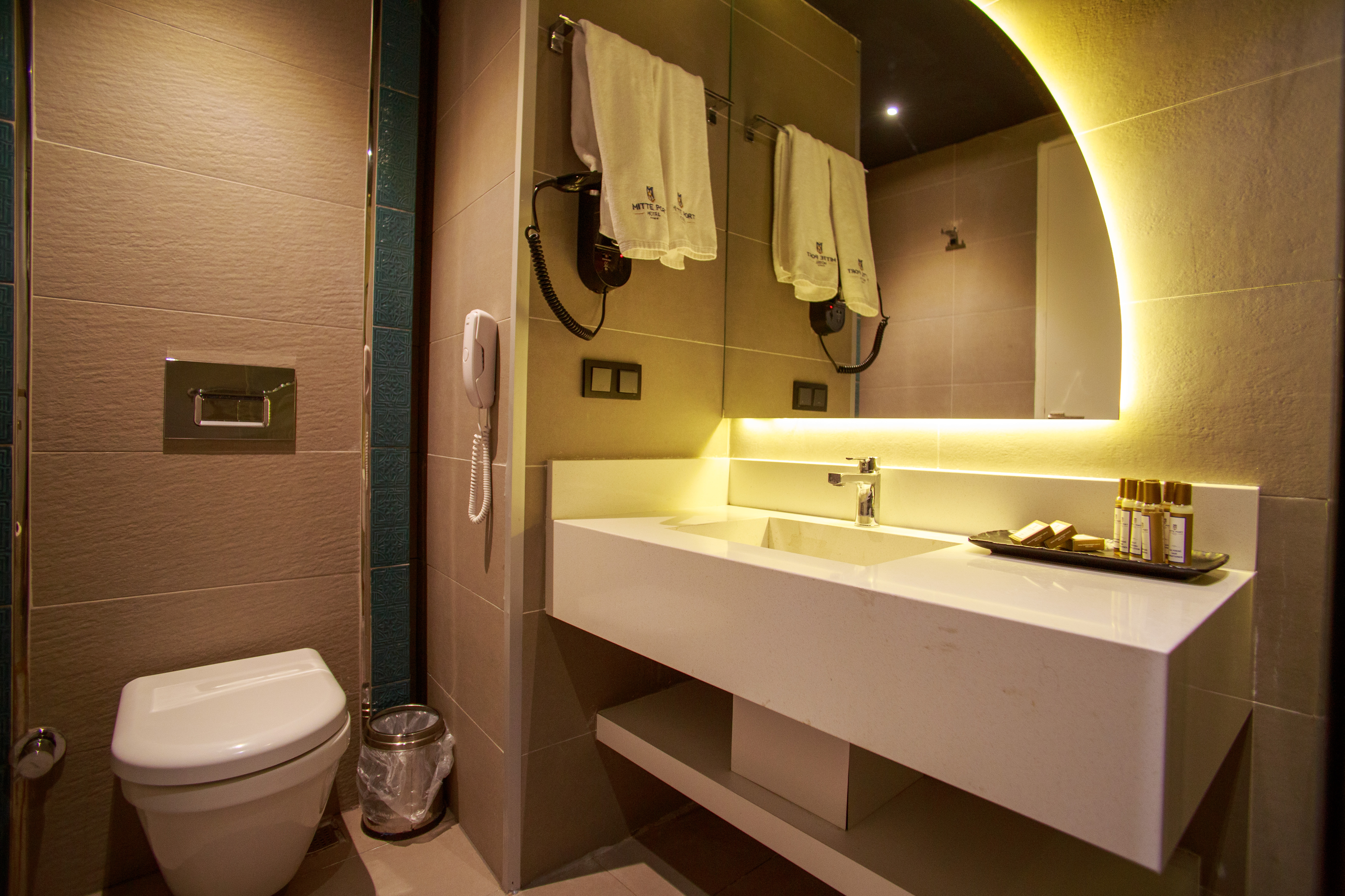 Double Deluxe One Bed