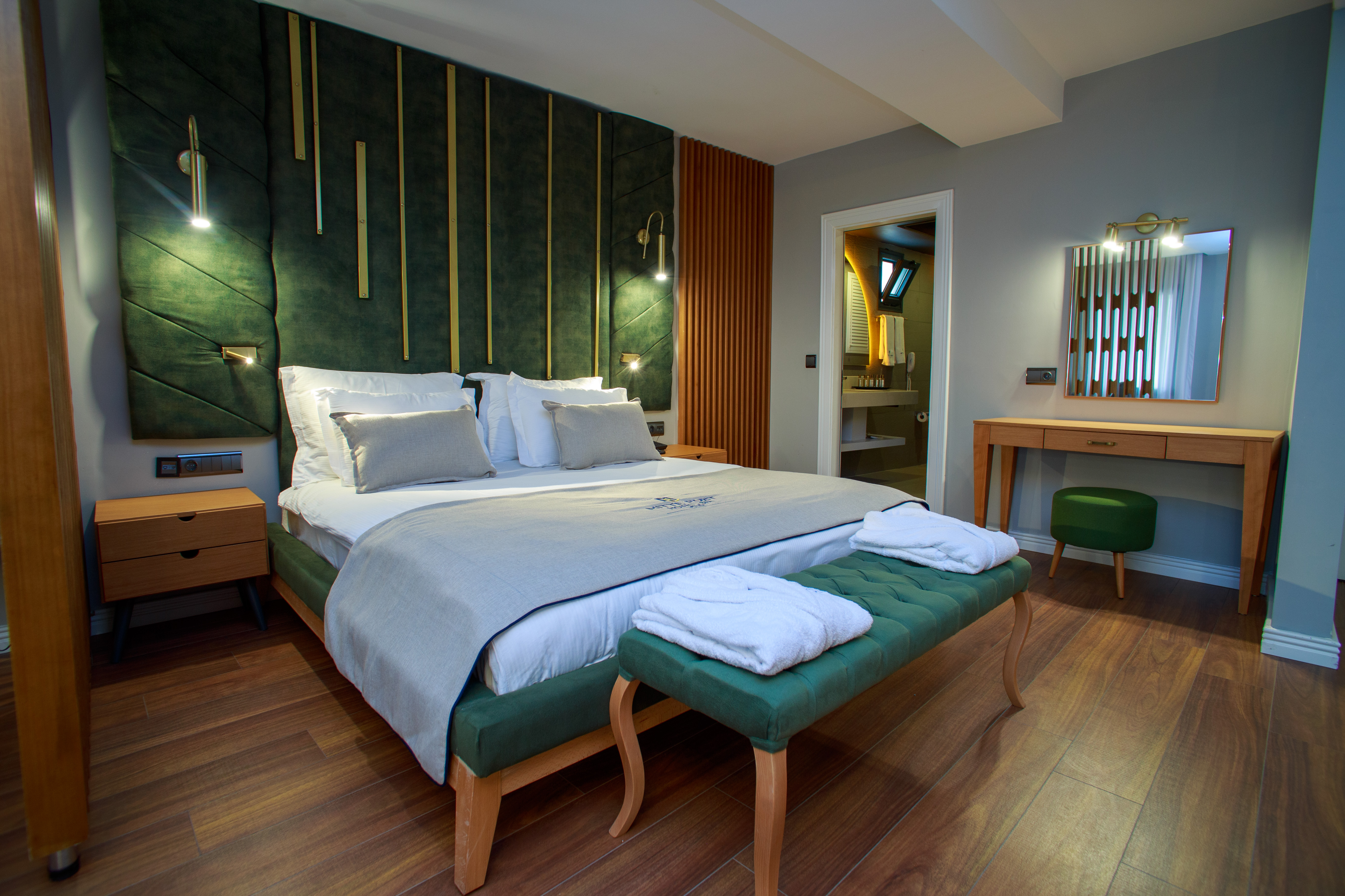 Double Classic King Bed