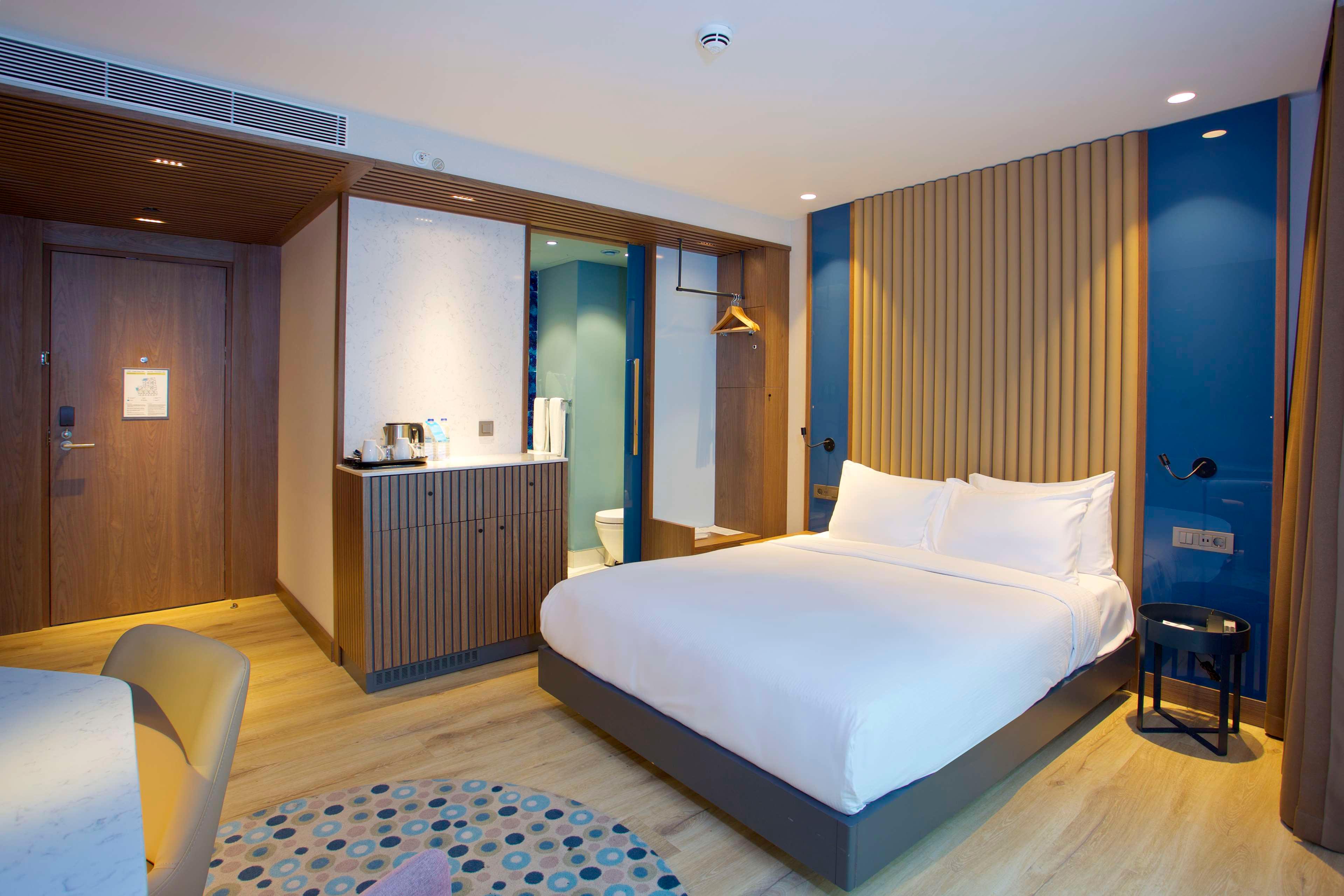 Double Queen Size Bed