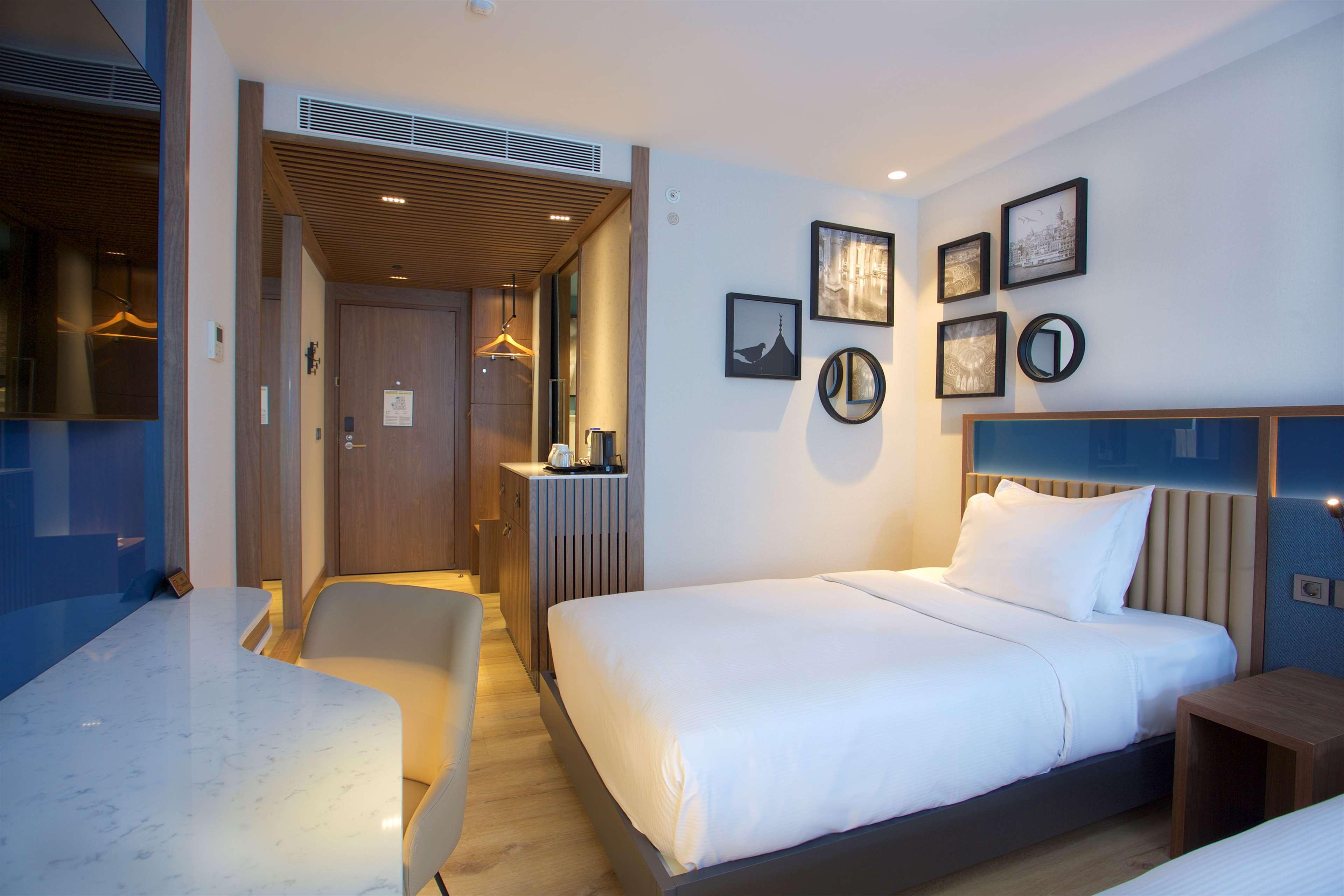 Double Queen Size Bed