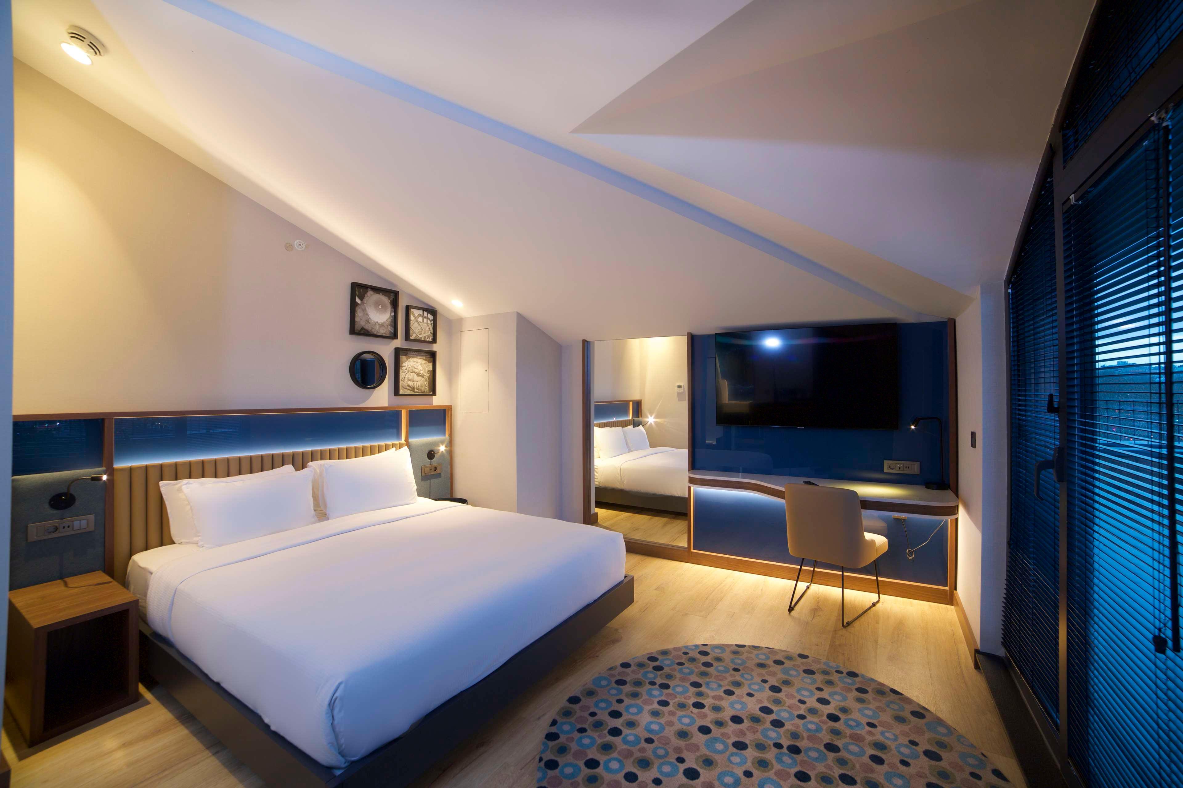 Double Queen Size Bed