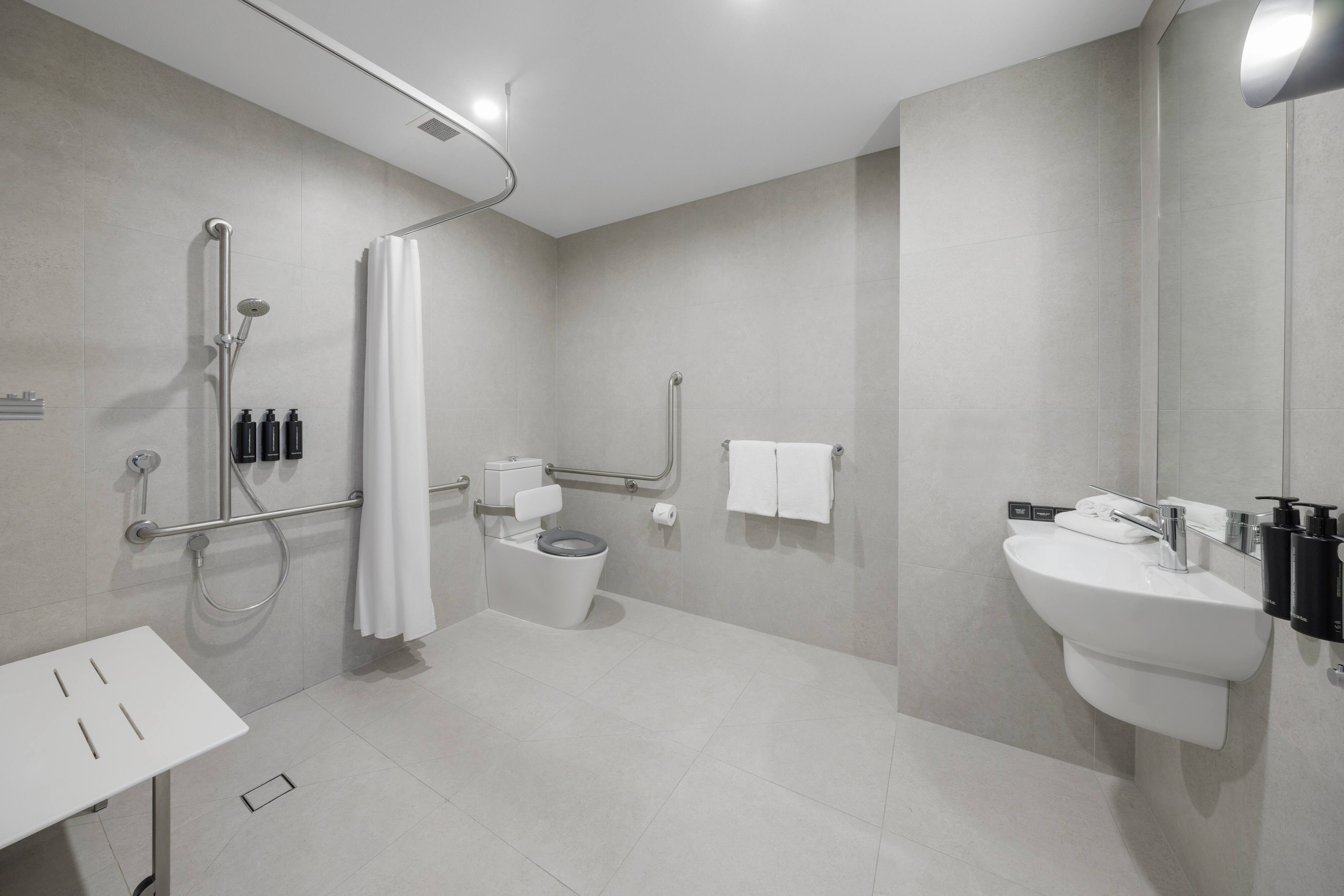 Room Accessible-queen Size Bed