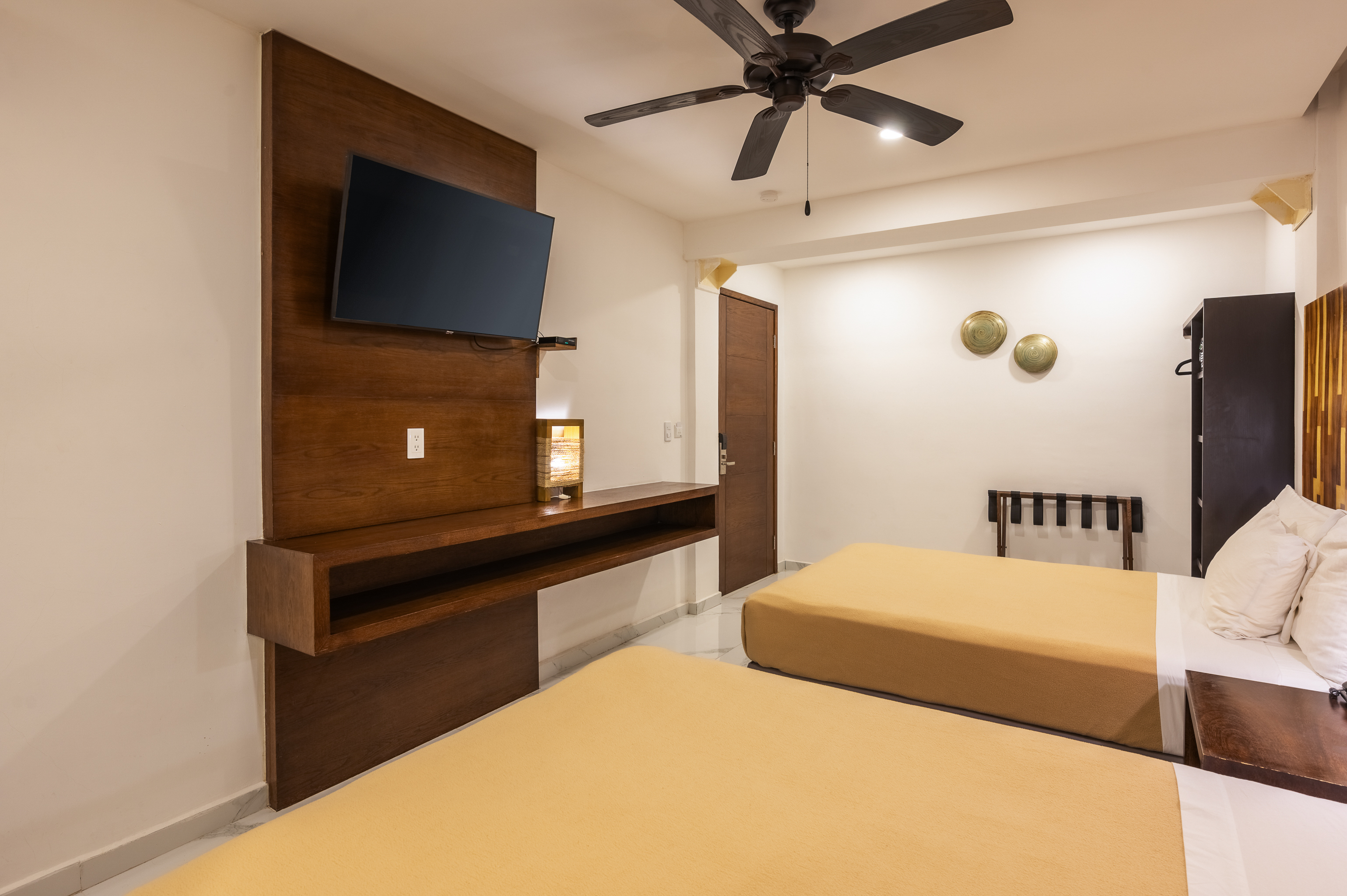 Double Deluxe Queen Bed