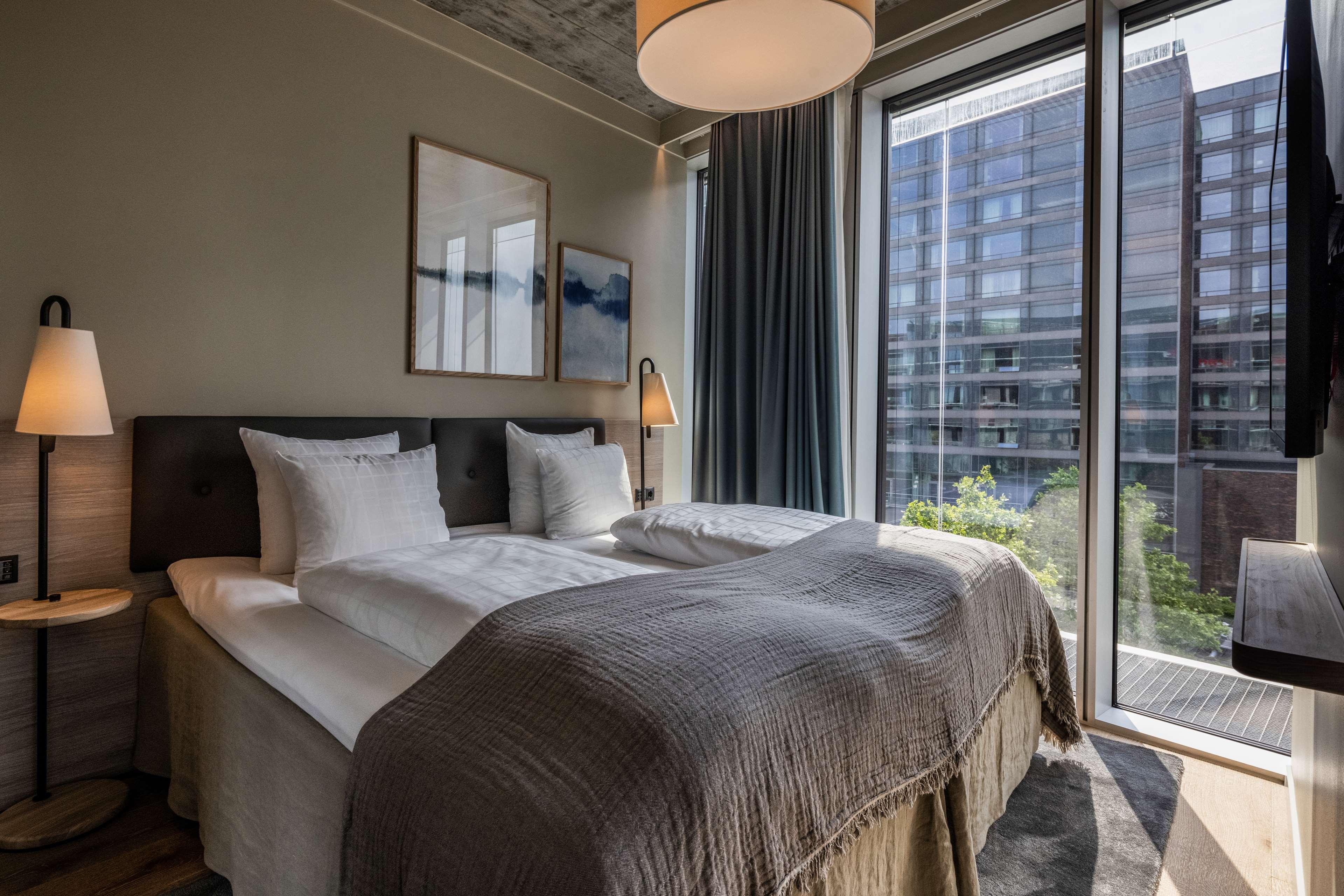 Double Single Superior King Bed