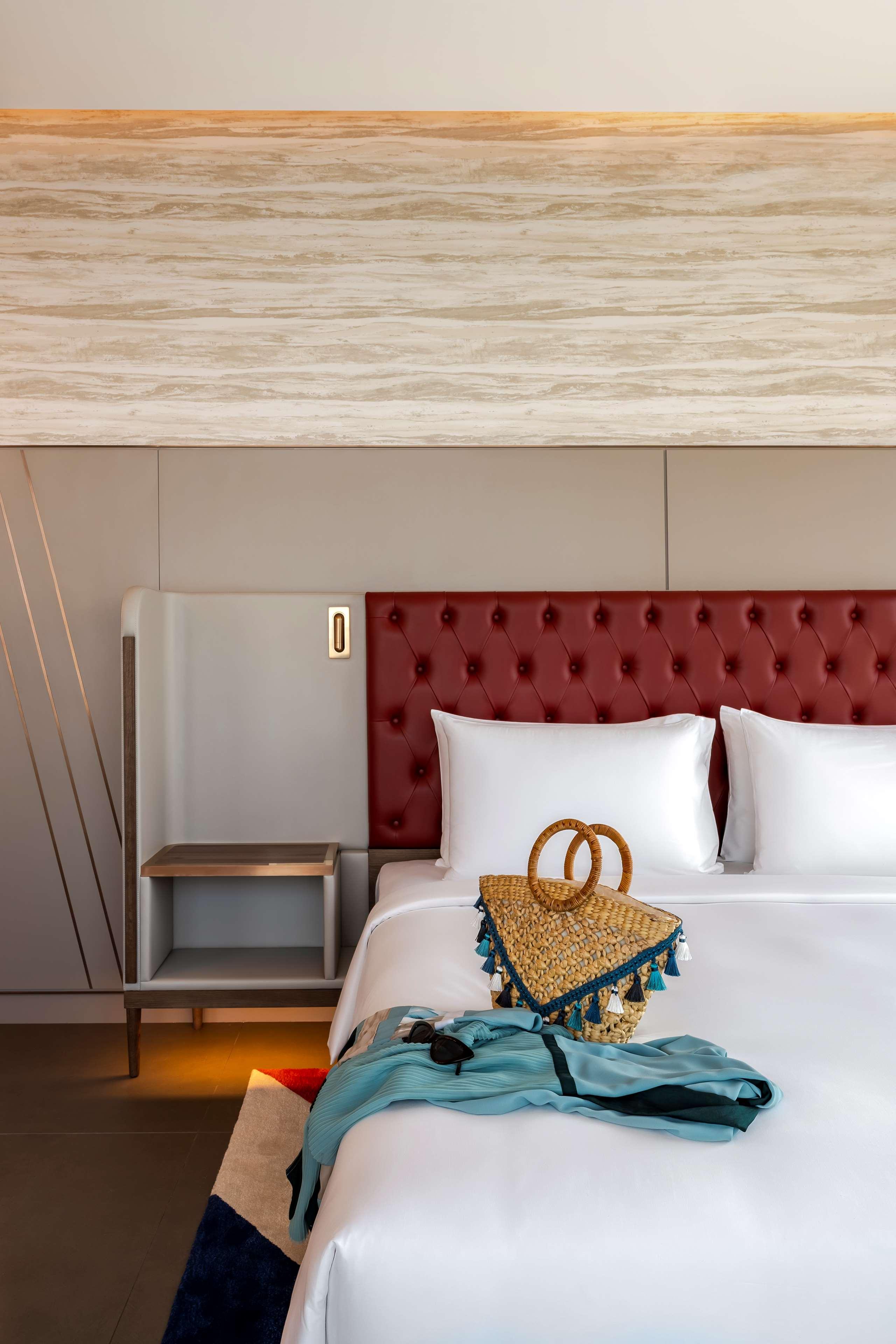 Double Deluxe King Bed