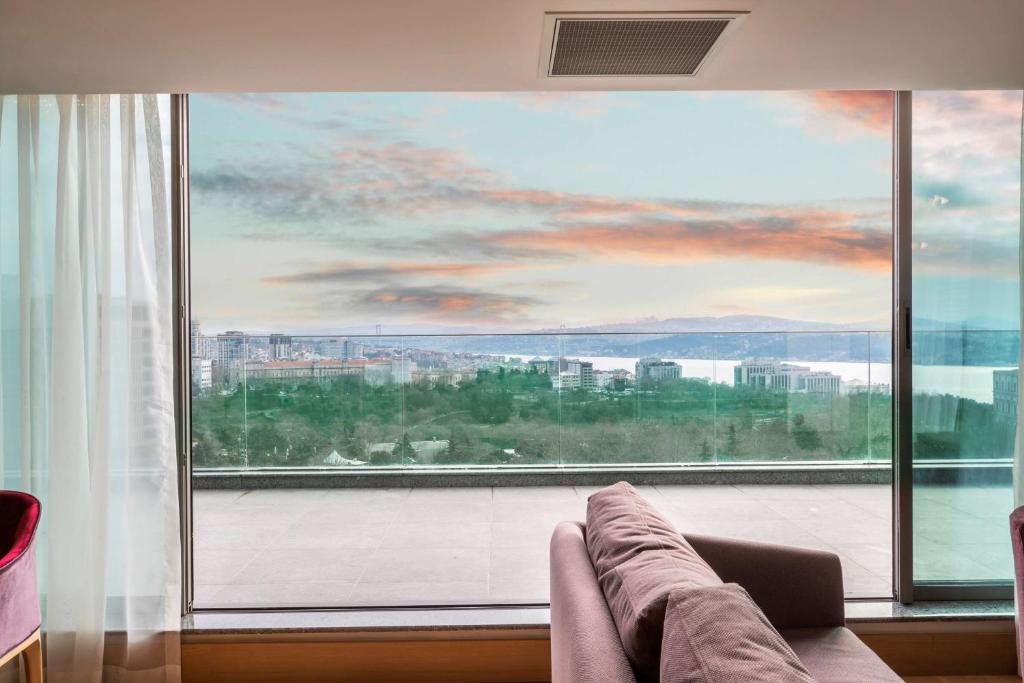 Junior Suite with Views