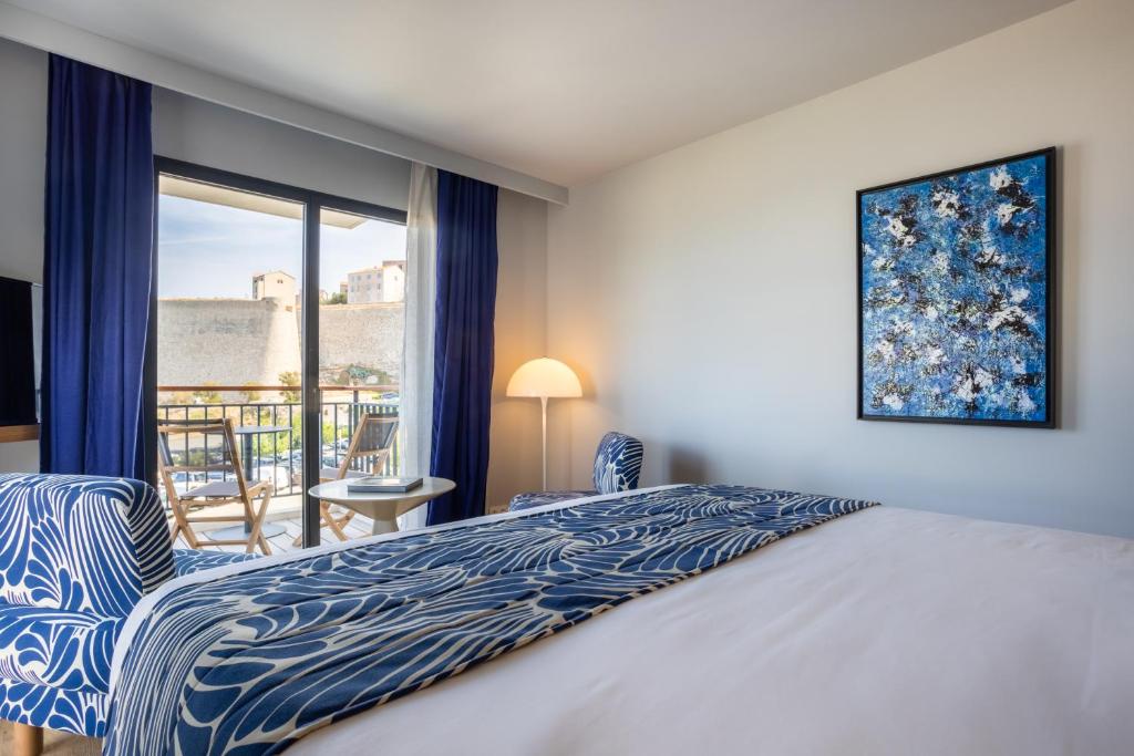 Double or Twin Deluxe Sea View