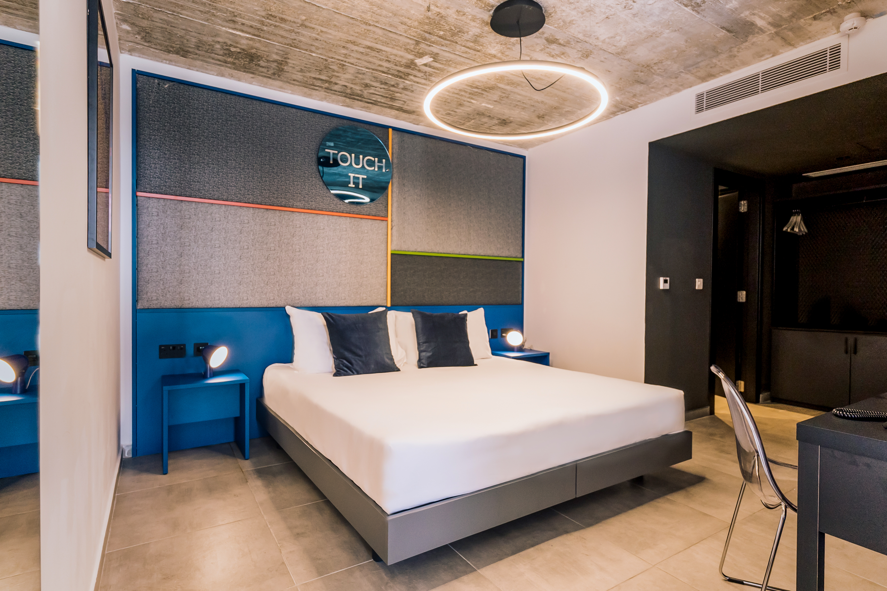 Double or Twin Deluxe with Jacuzzi