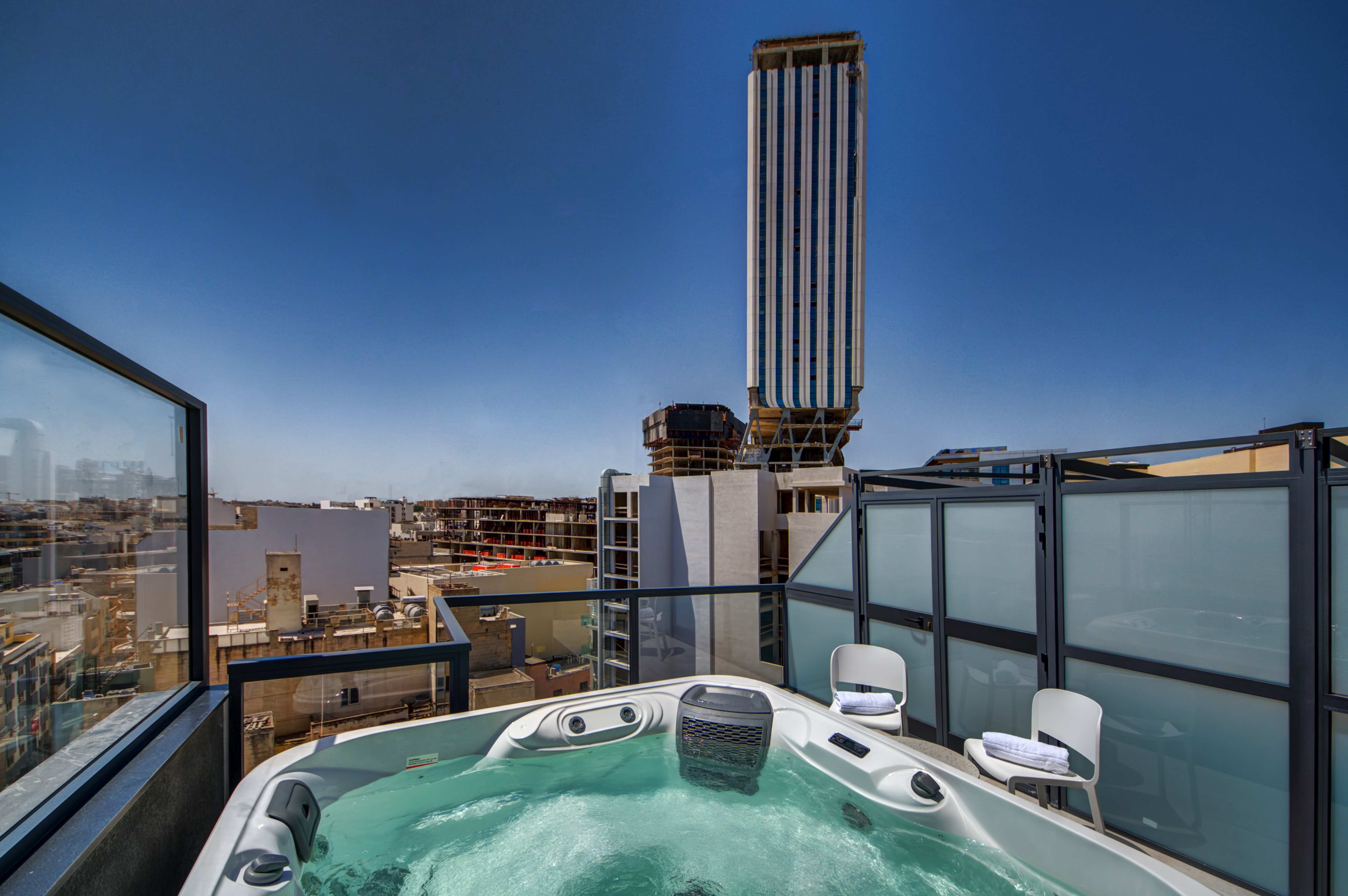 Double or Twin Deluxe with Jacuzzi