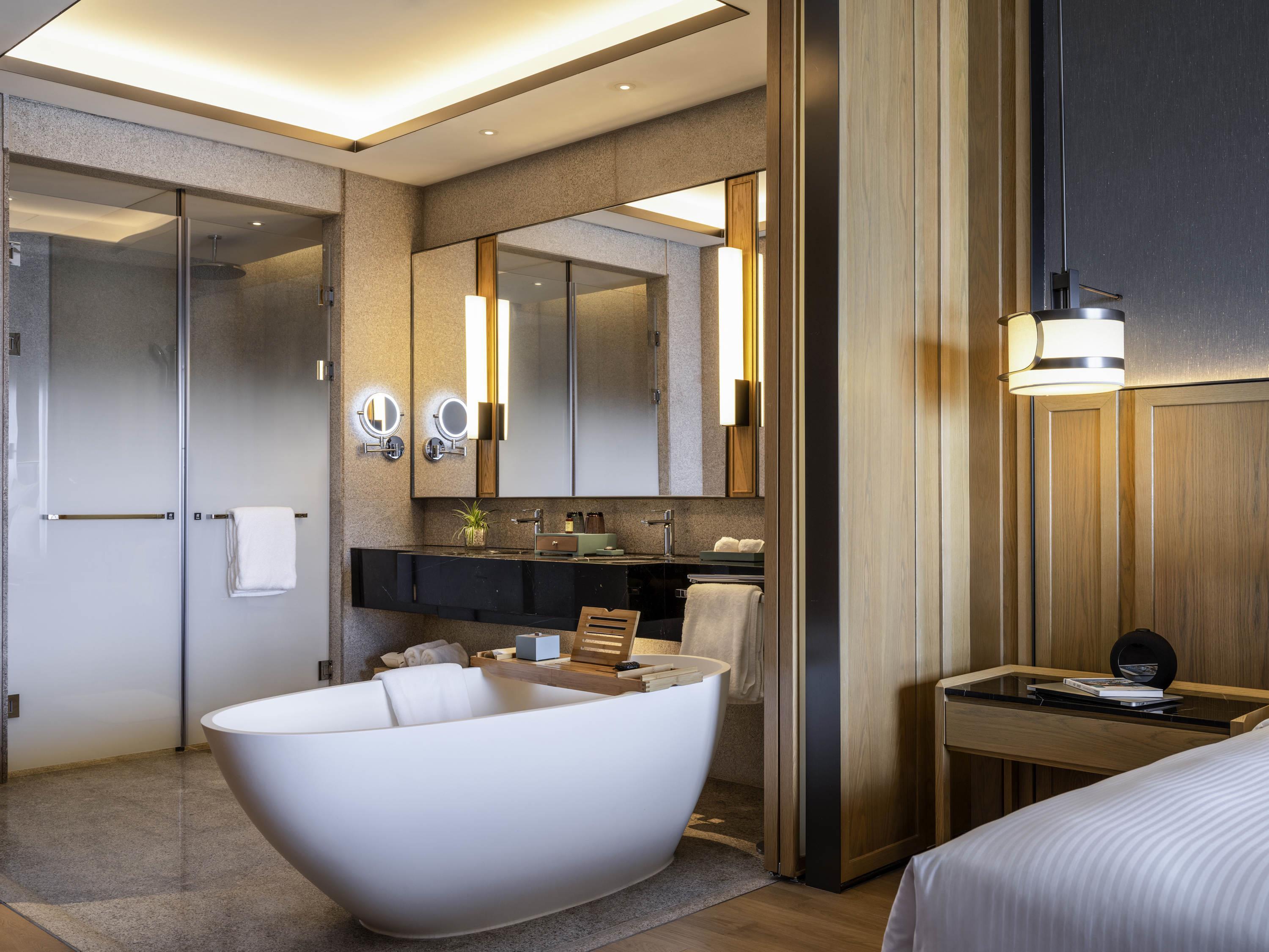 Twin Deluxe Lake View