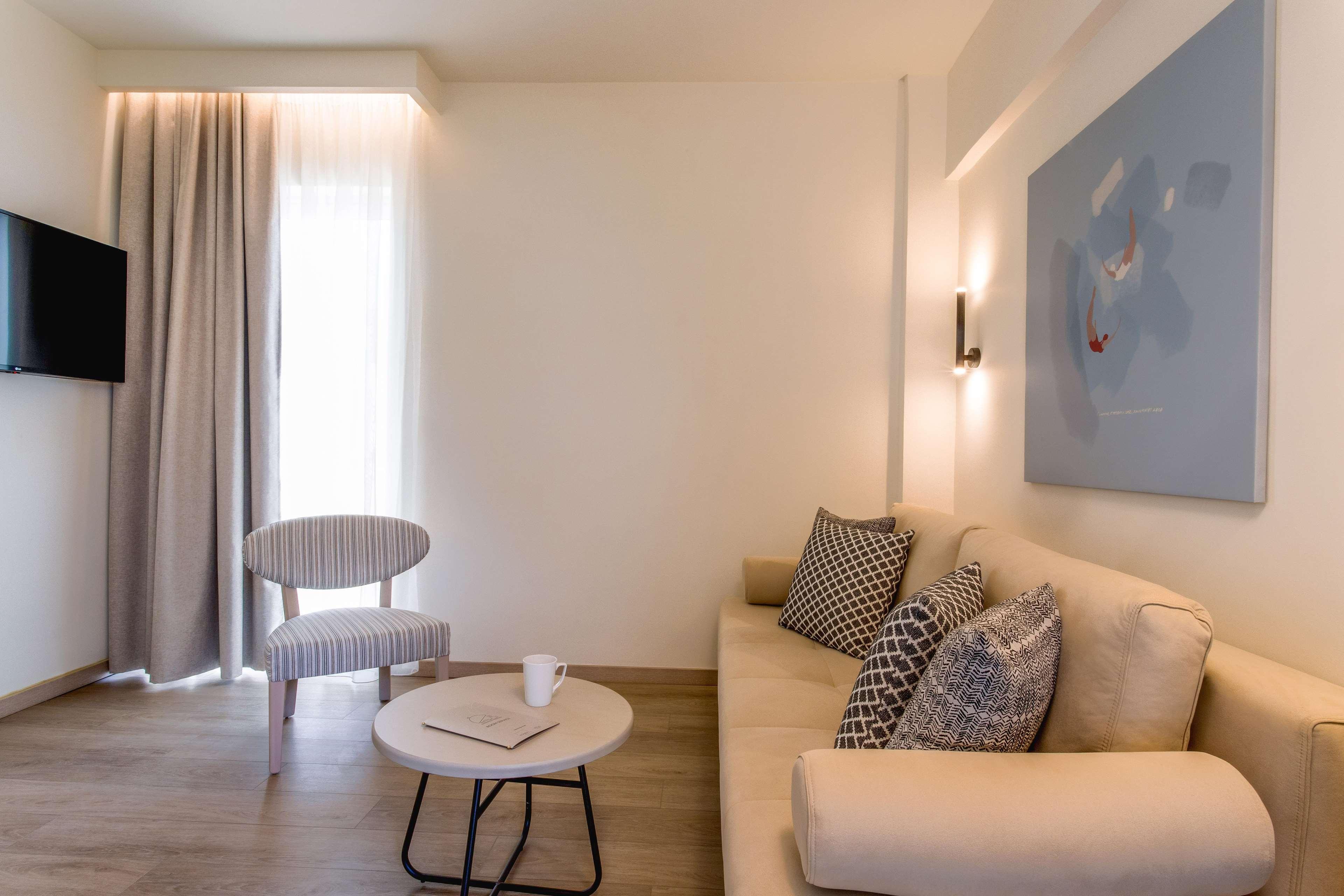 Family Room Pool View Two Bedrooms