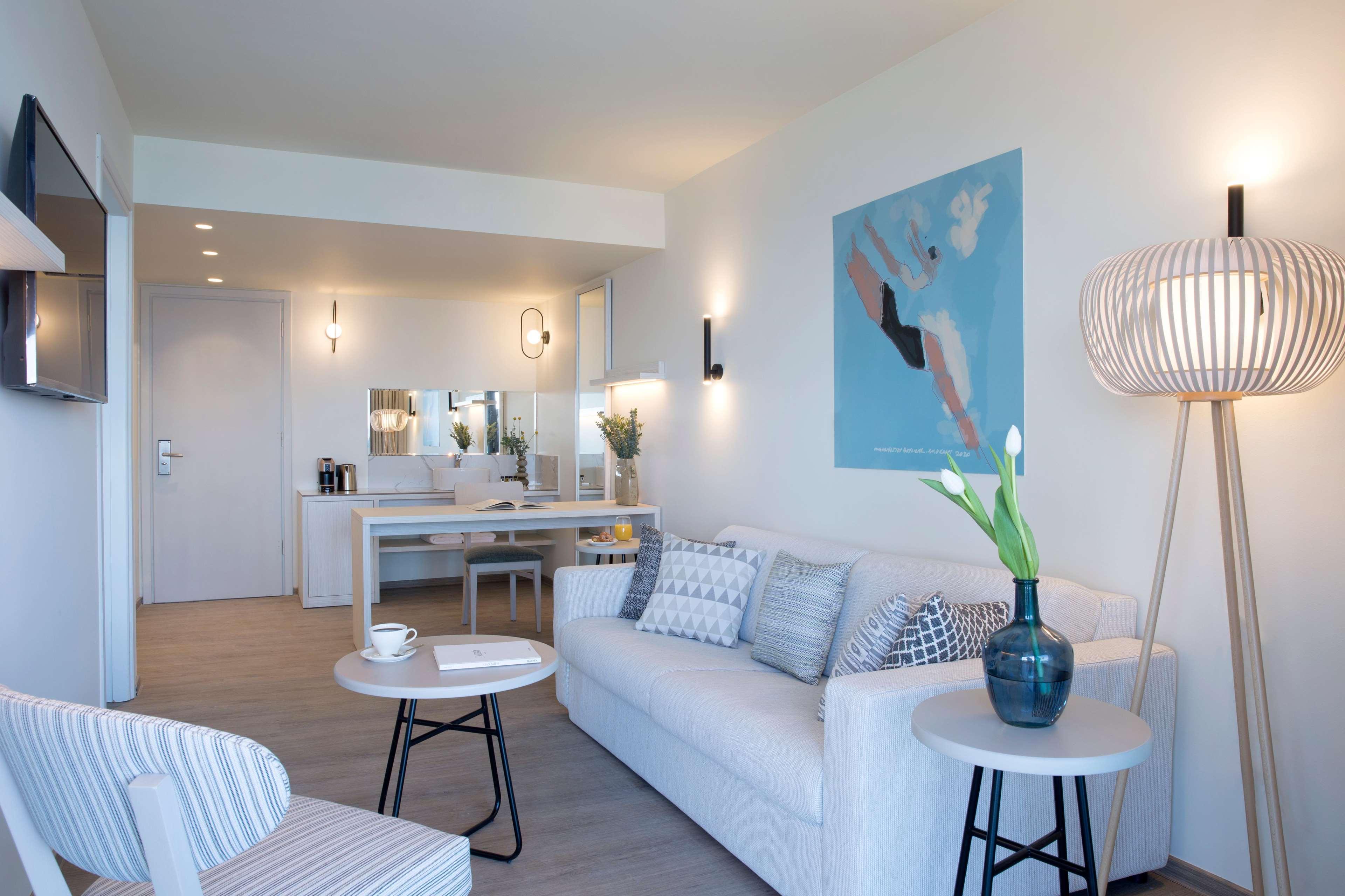 Family Room Pool View Two Bedrooms