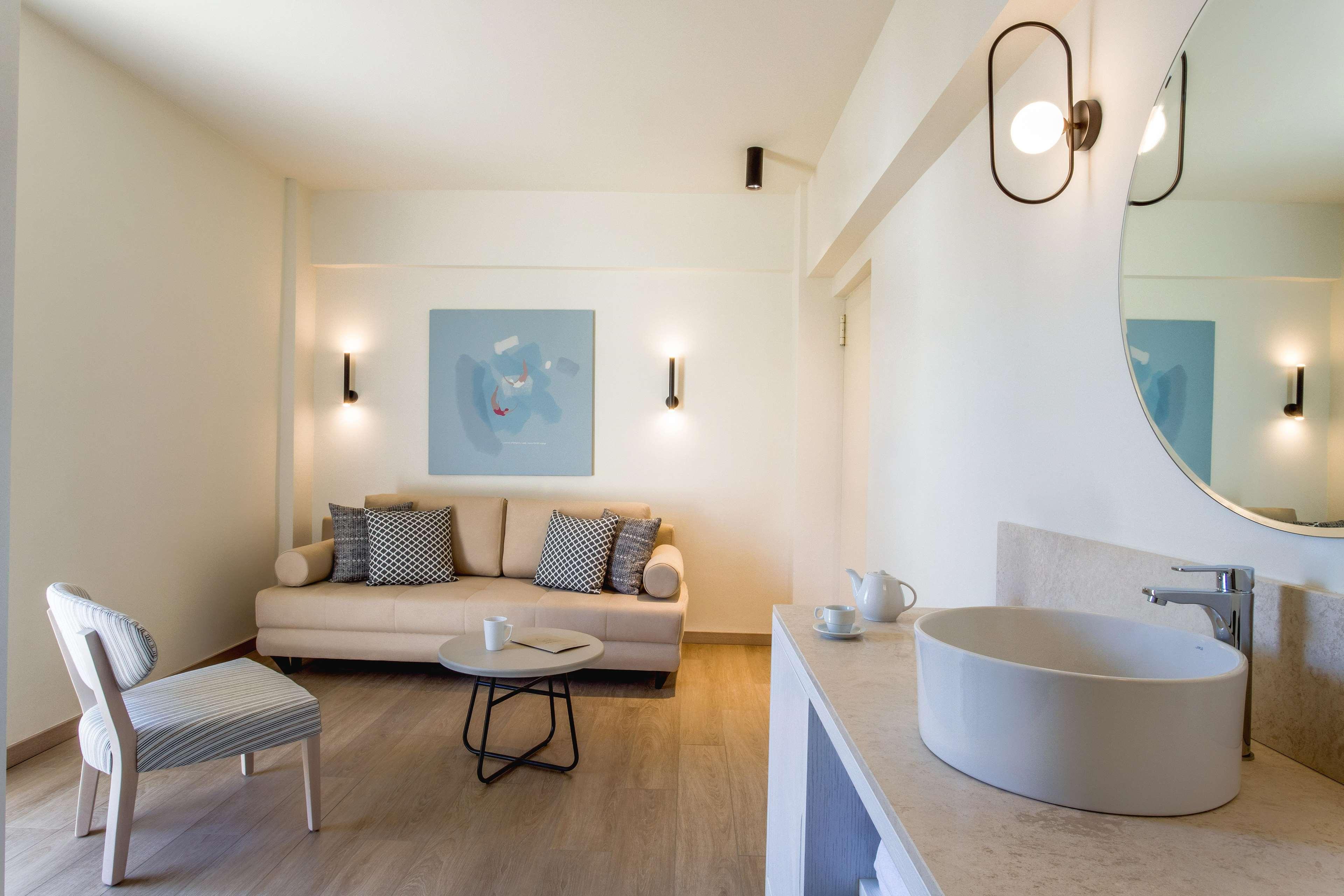 Family Room Pool View Two Bedrooms