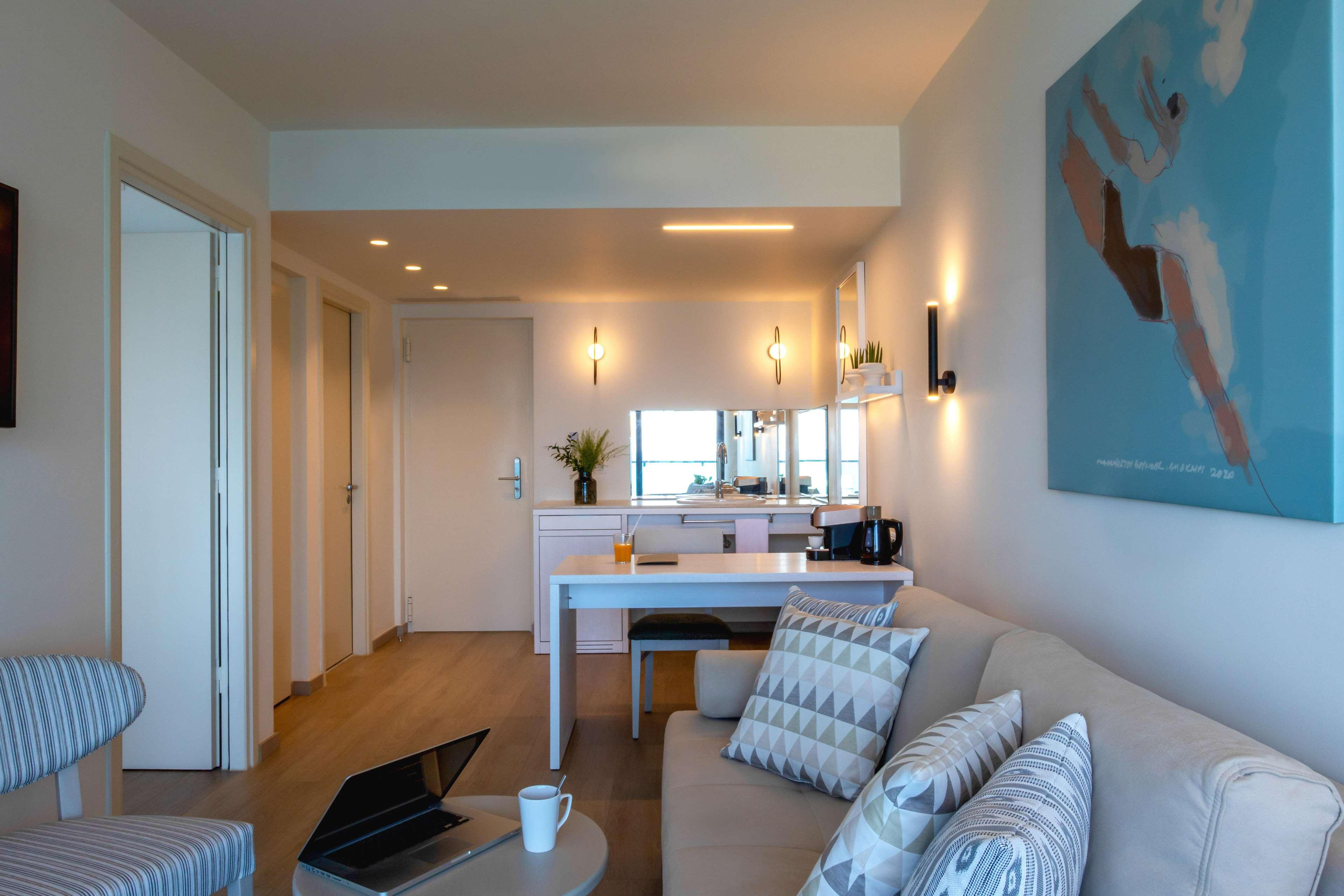 Family Room Pool View Two Bedrooms