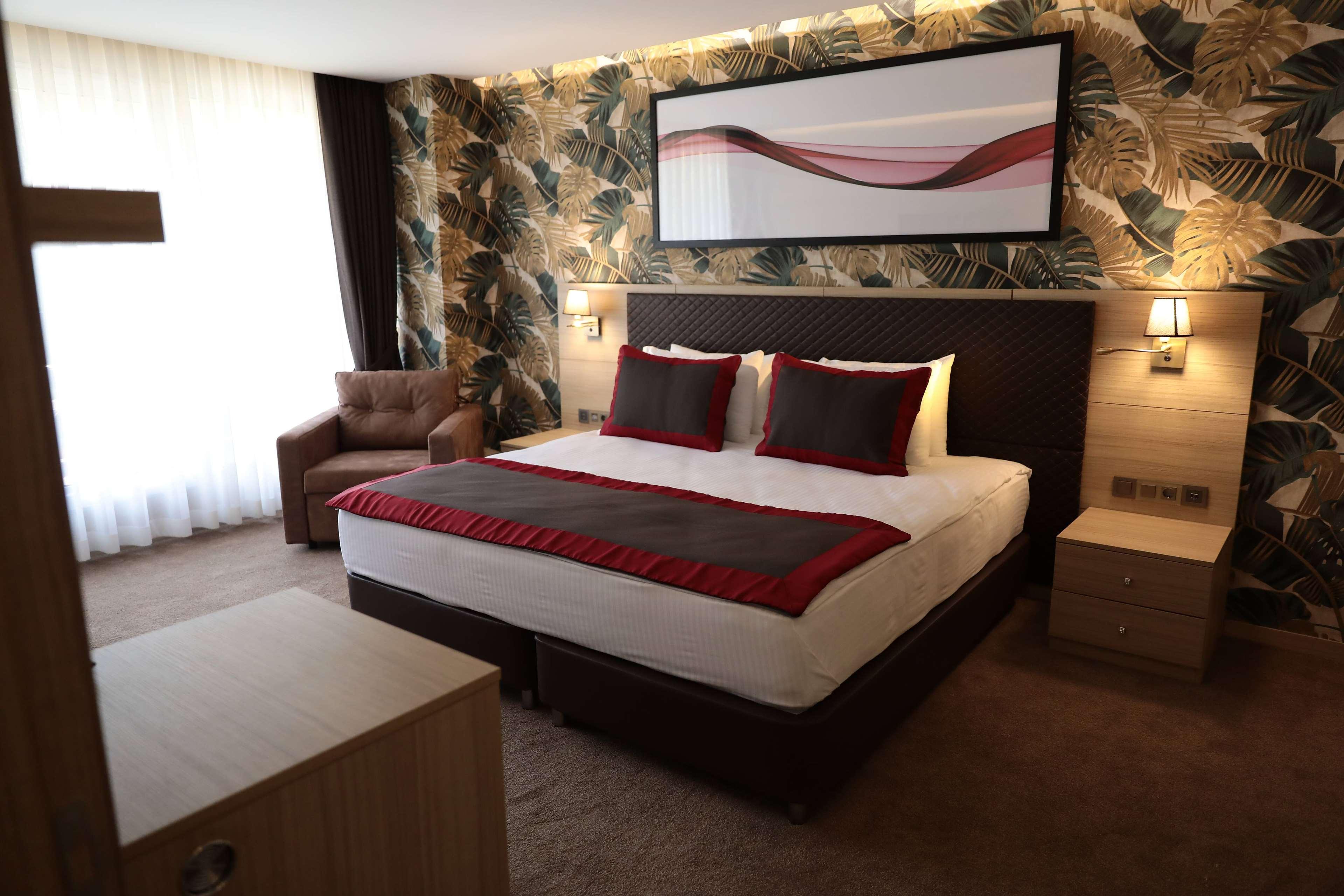 Double Deluxe Pool View