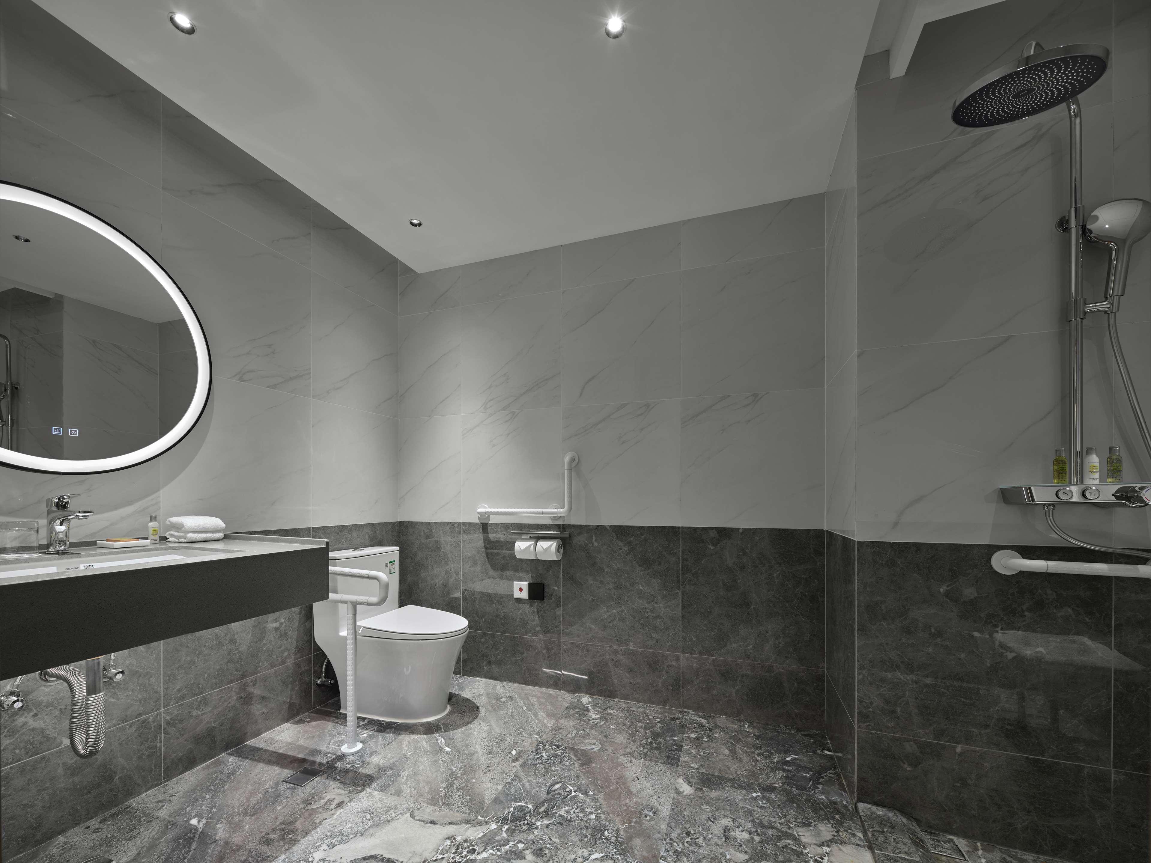 Double Accessible King Size Bed