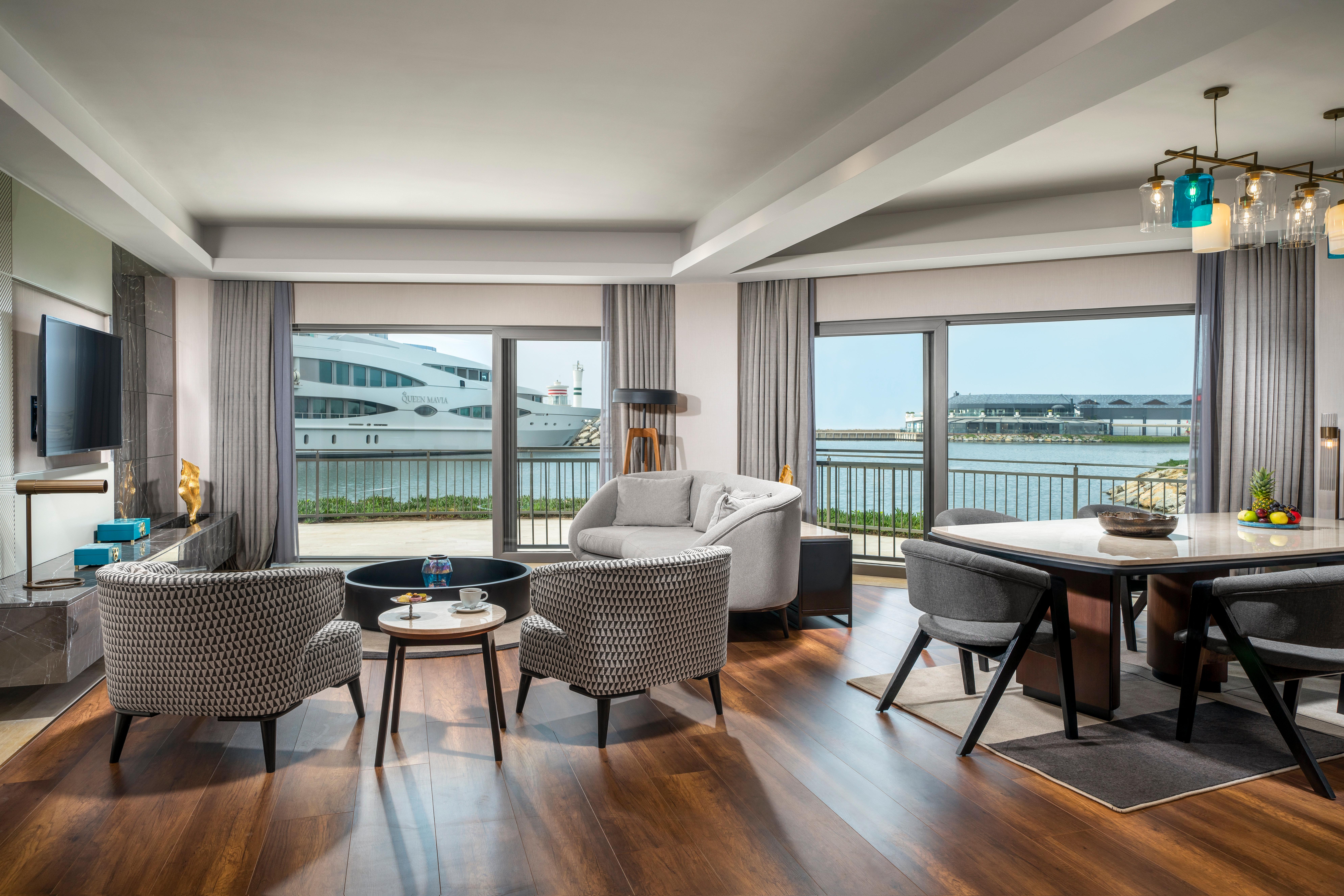 Suite Sea View King Bed