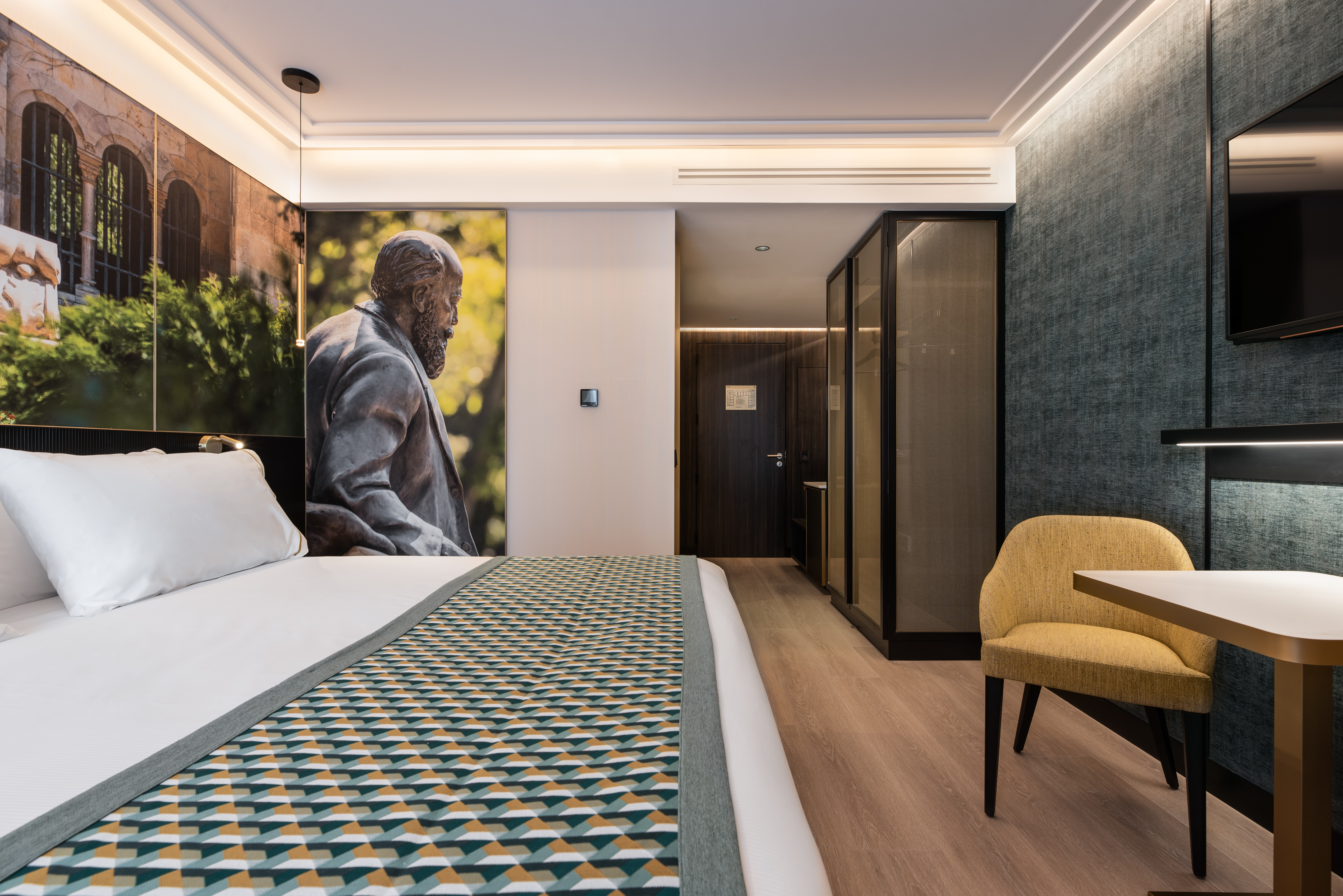 Double or Twin Deluxe