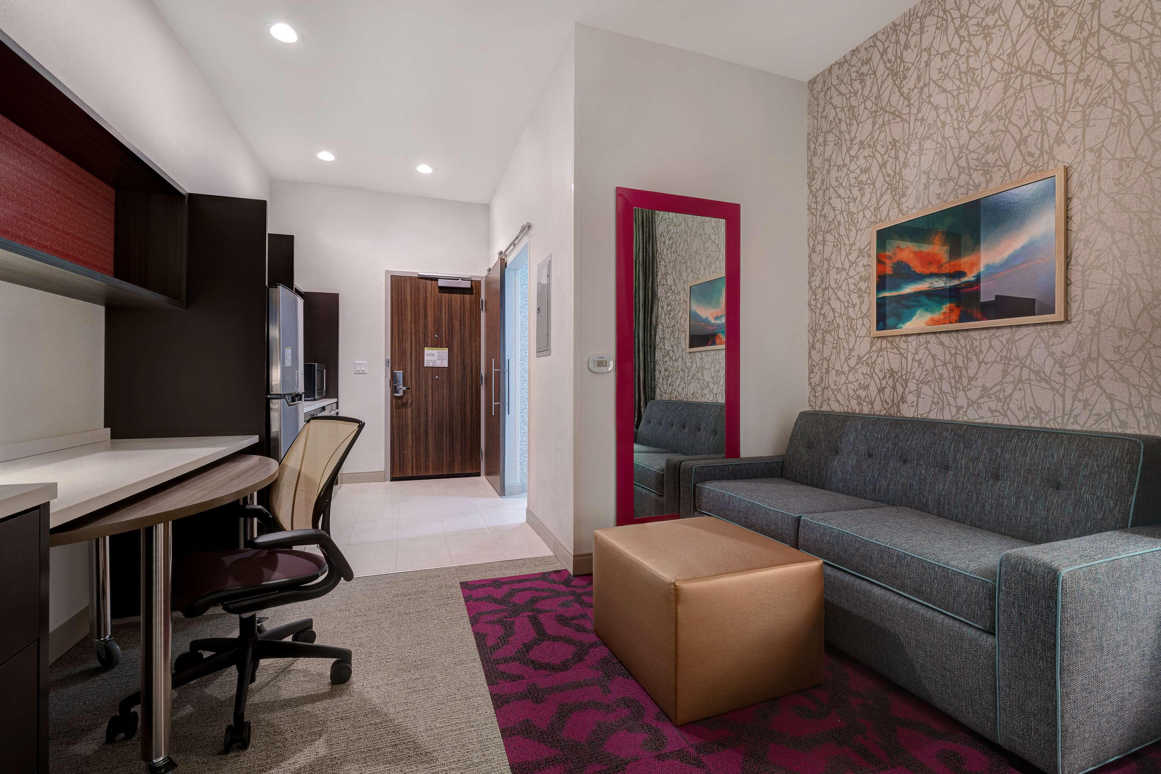 Studio Two Queen Beds