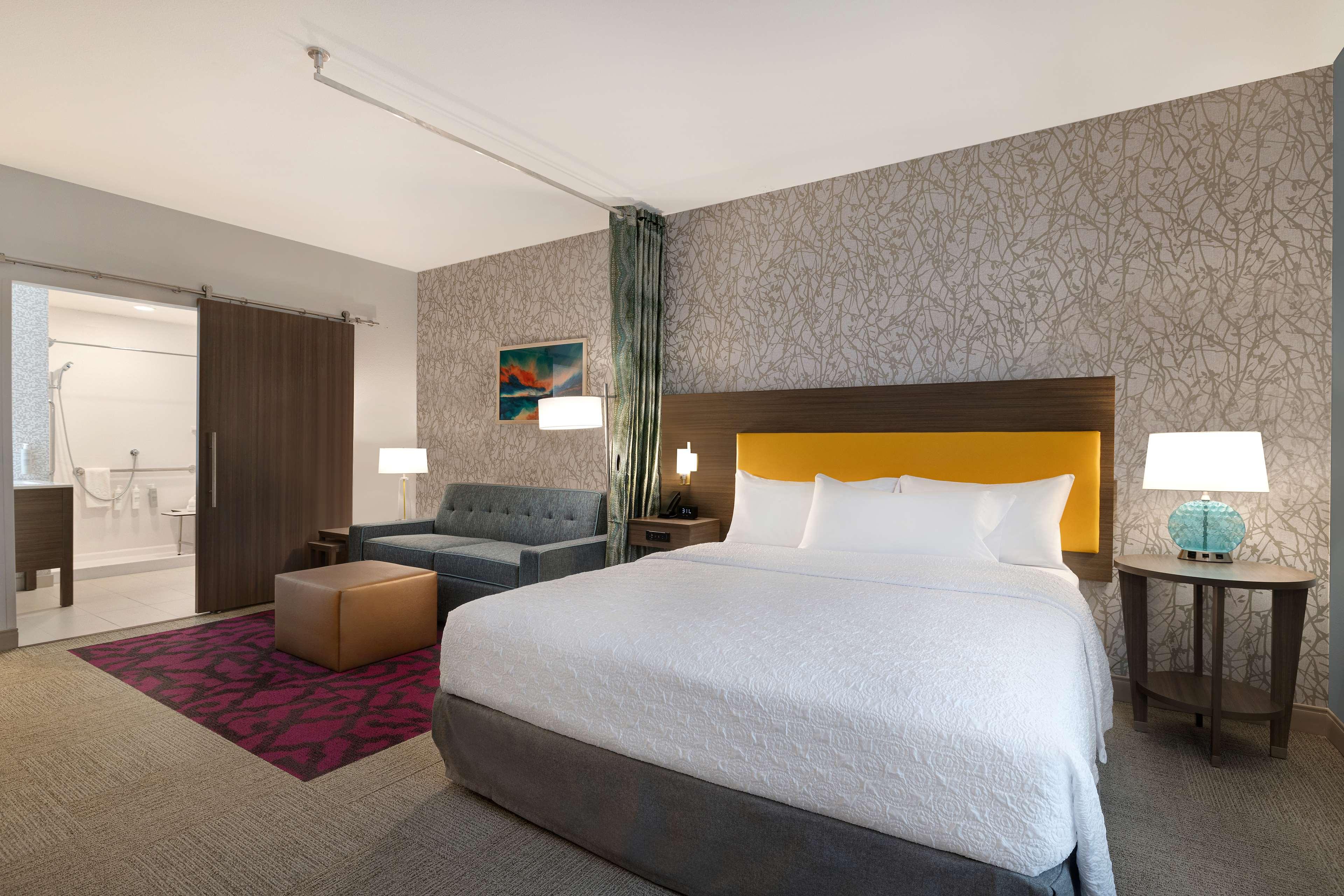 Studio Accessible King Size Bed