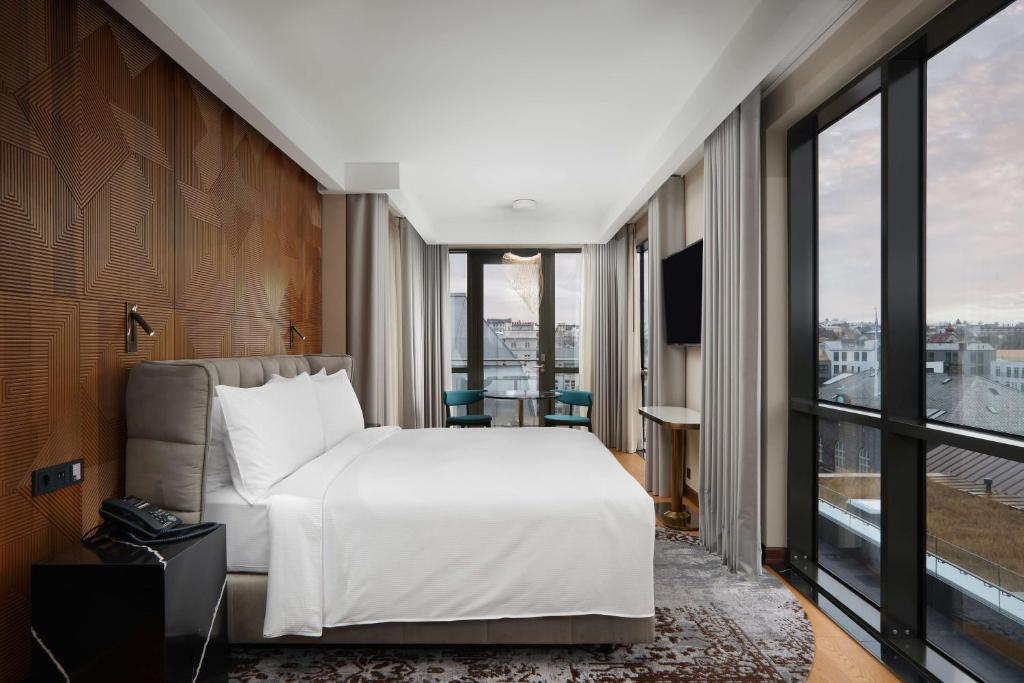 Suite King Size Bed