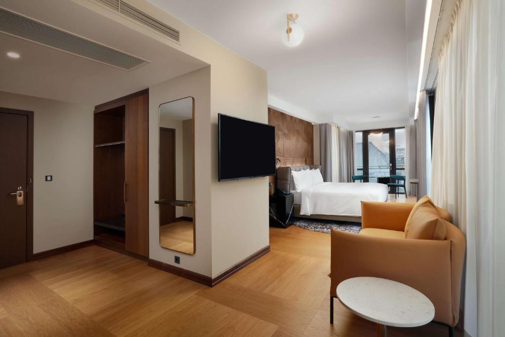 Suite King Size Bed