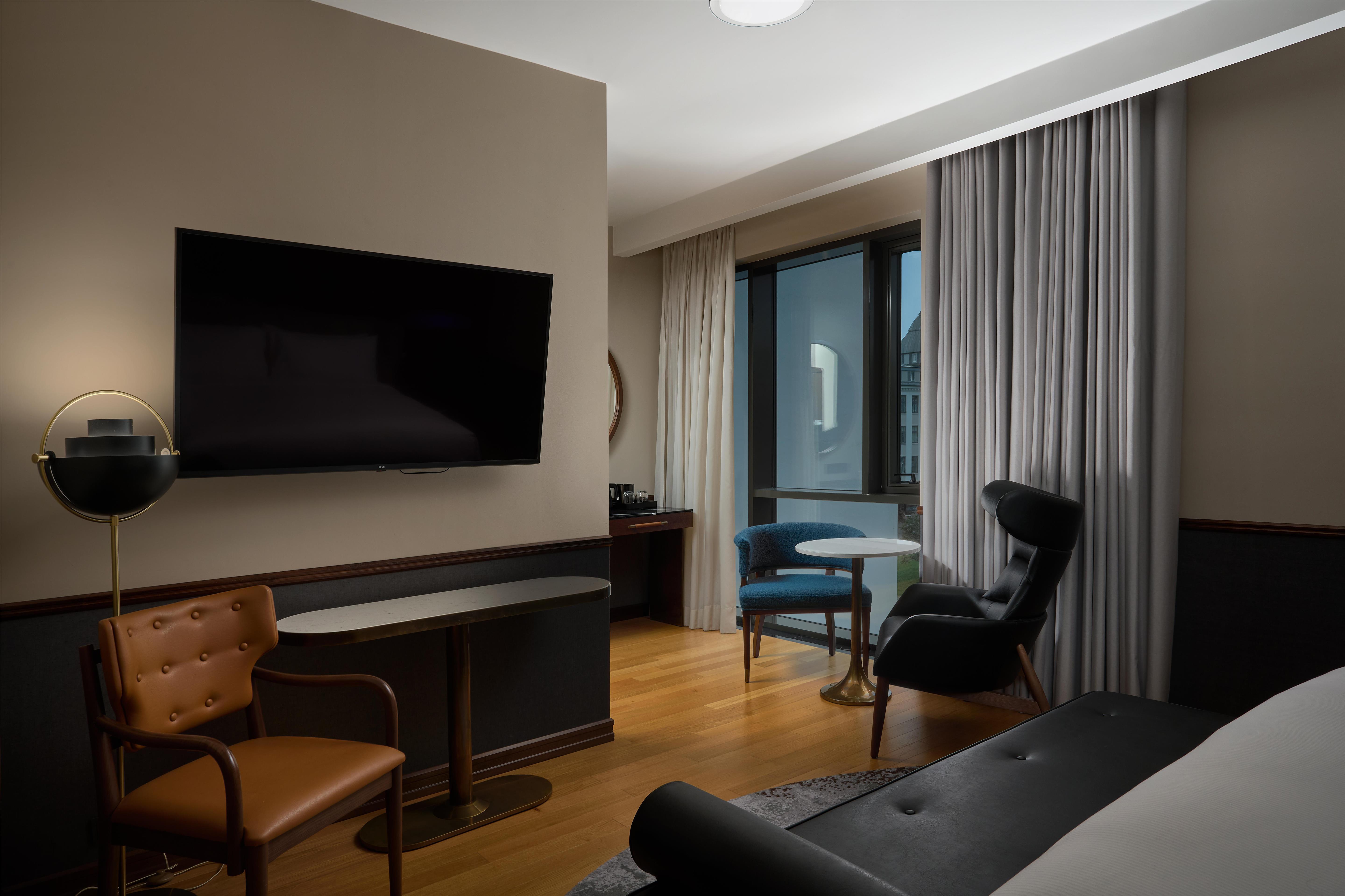 Double Deluxe King Bed