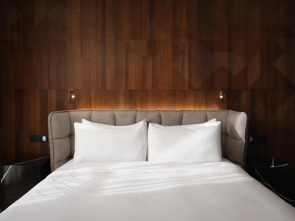 Double Deluxe King Bed