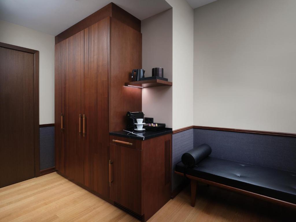 Double Deluxe King Bed