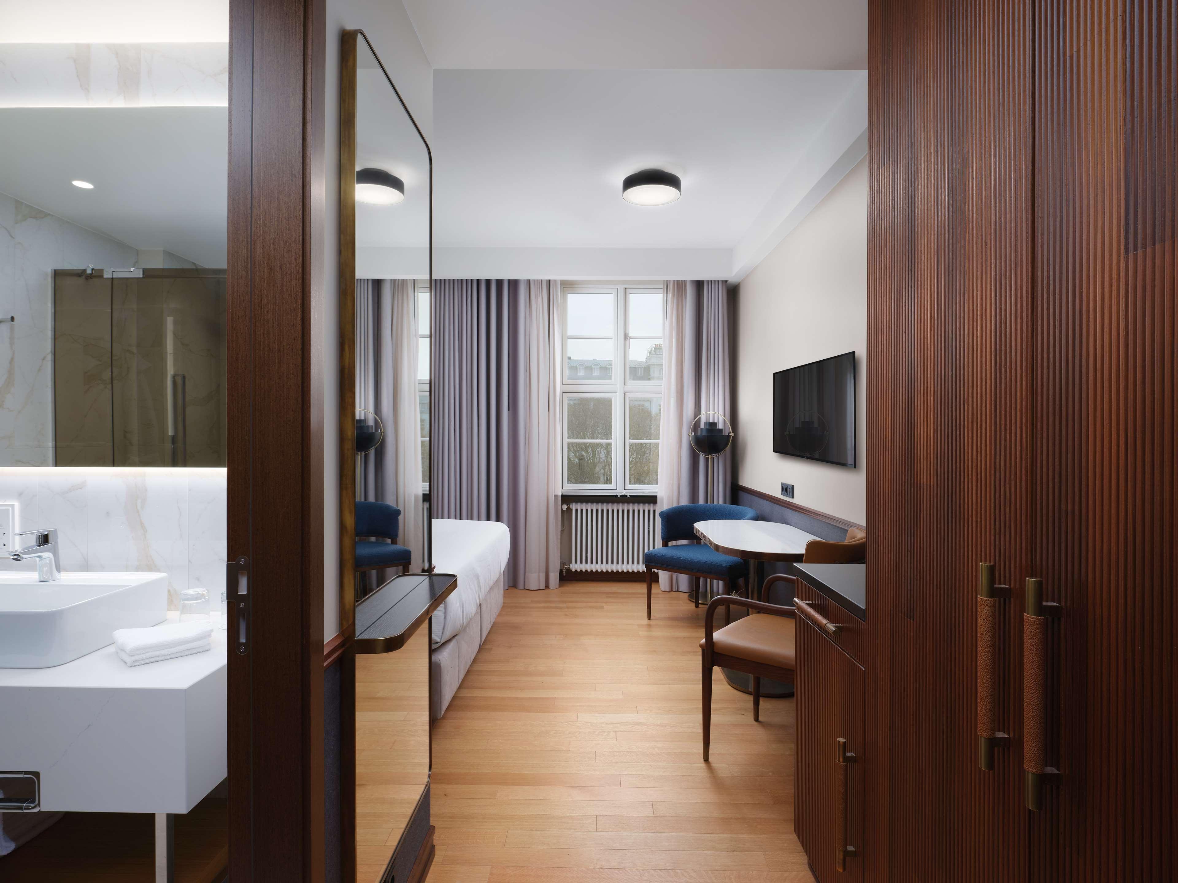 Double Superior King Bed