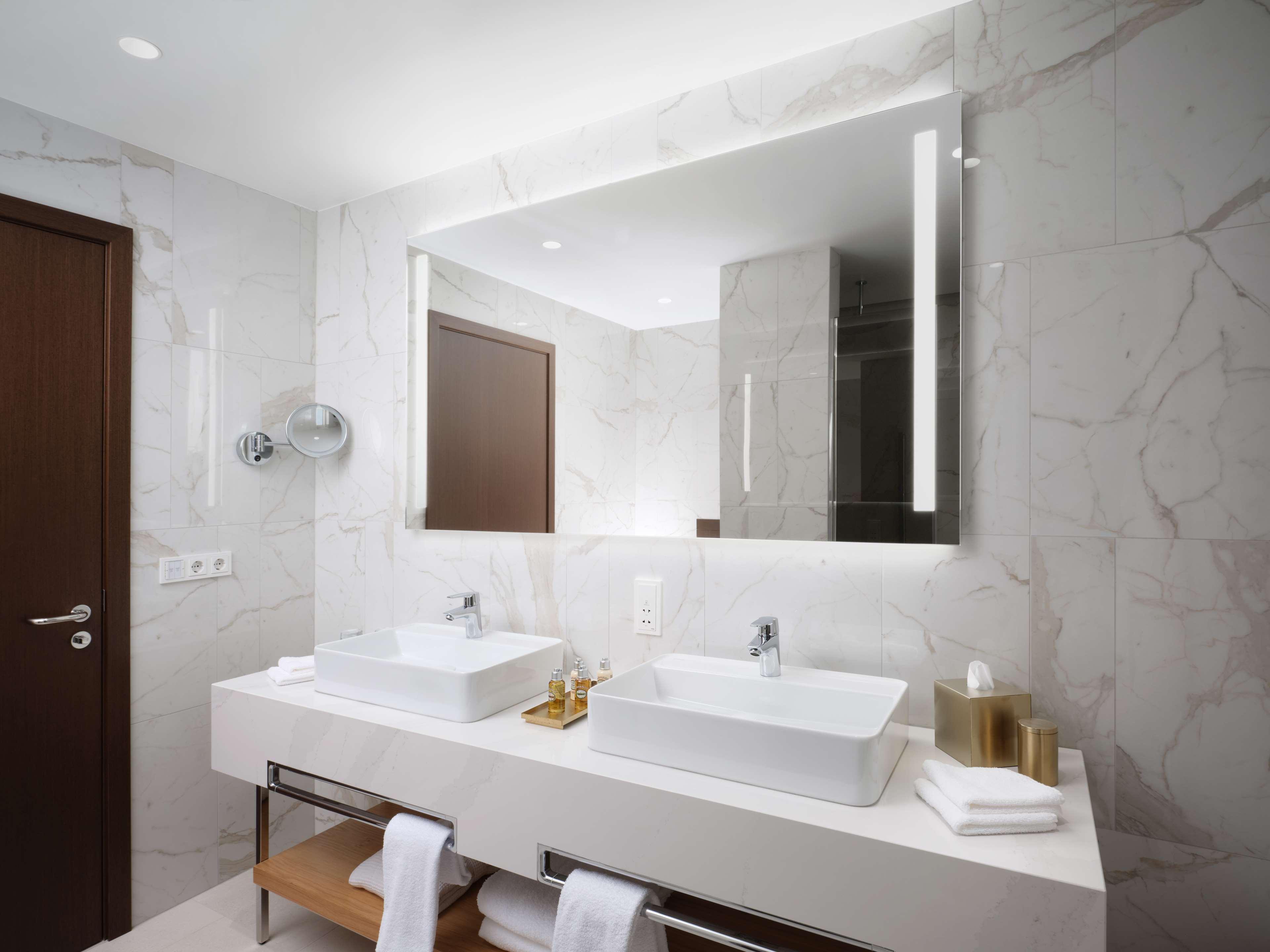 Junior Suite King Size Bed