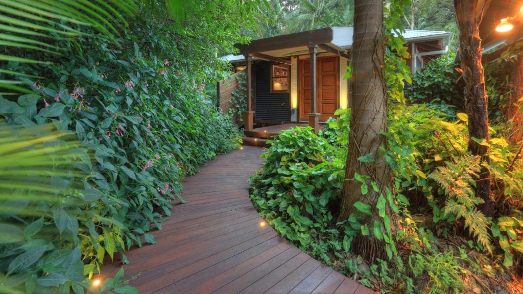 Cabin with Private Pool