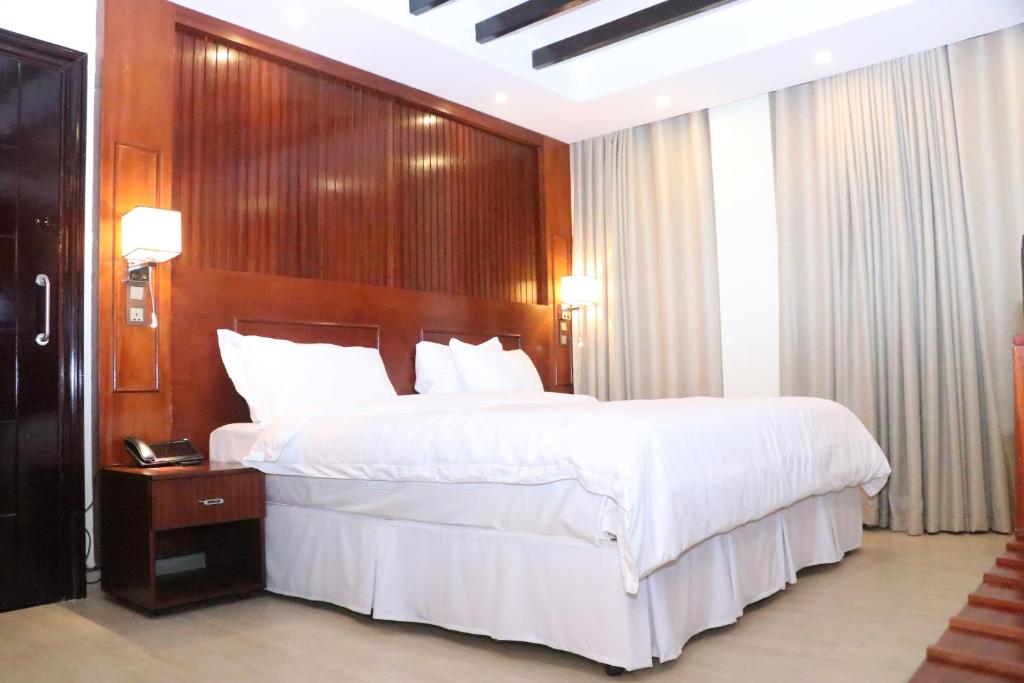 Room Deluxe King Bed