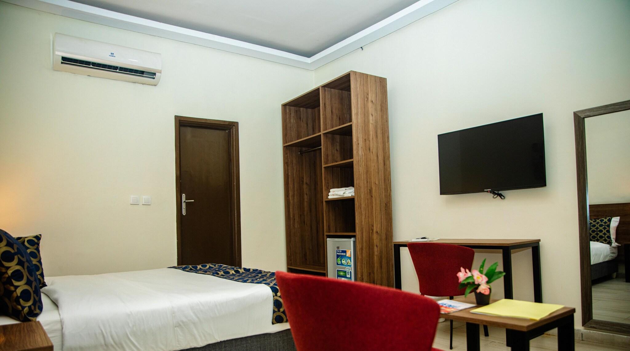 Junior Suite Queen Size Bed