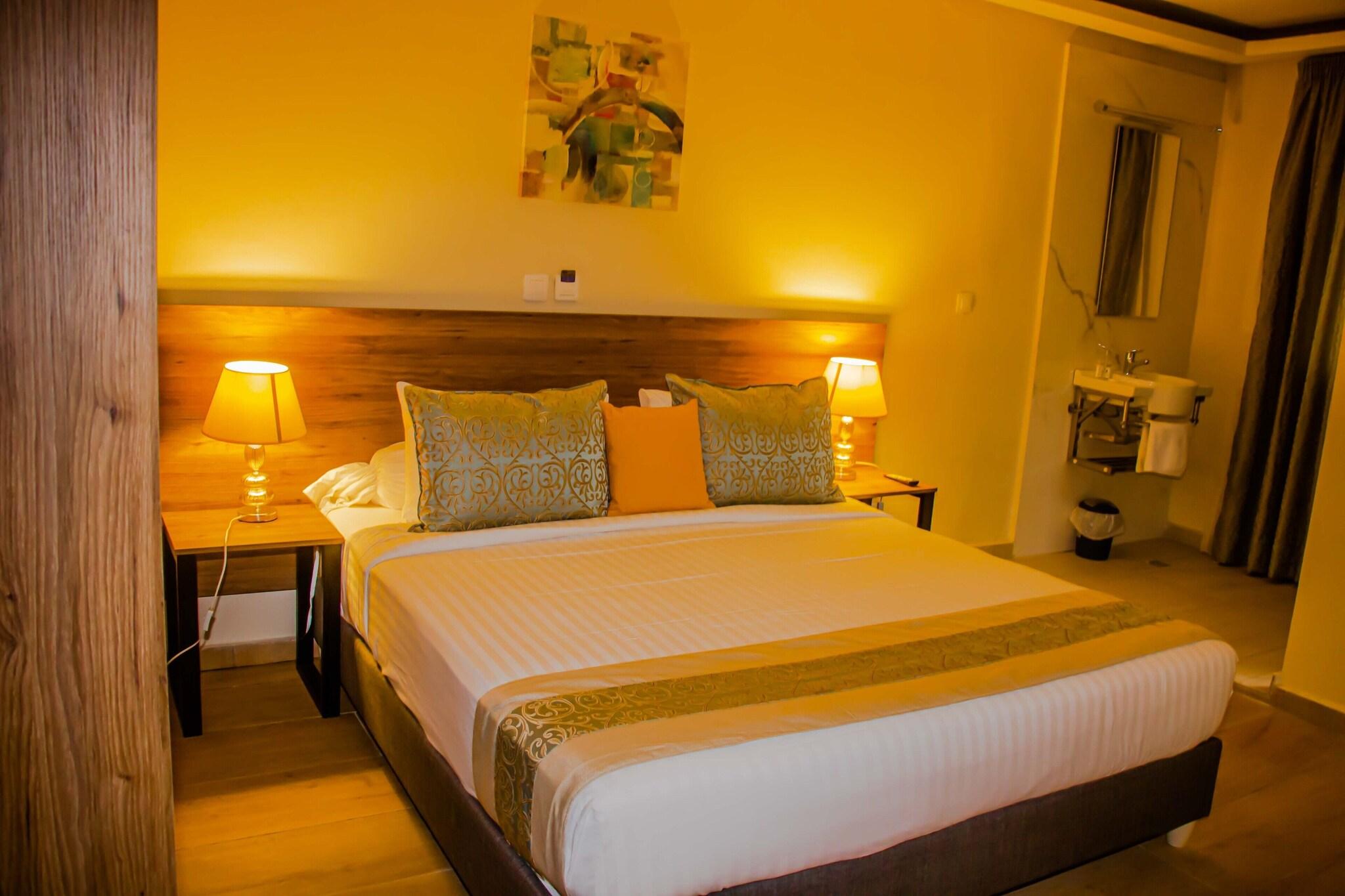 Junior Suite Queen Size Bed